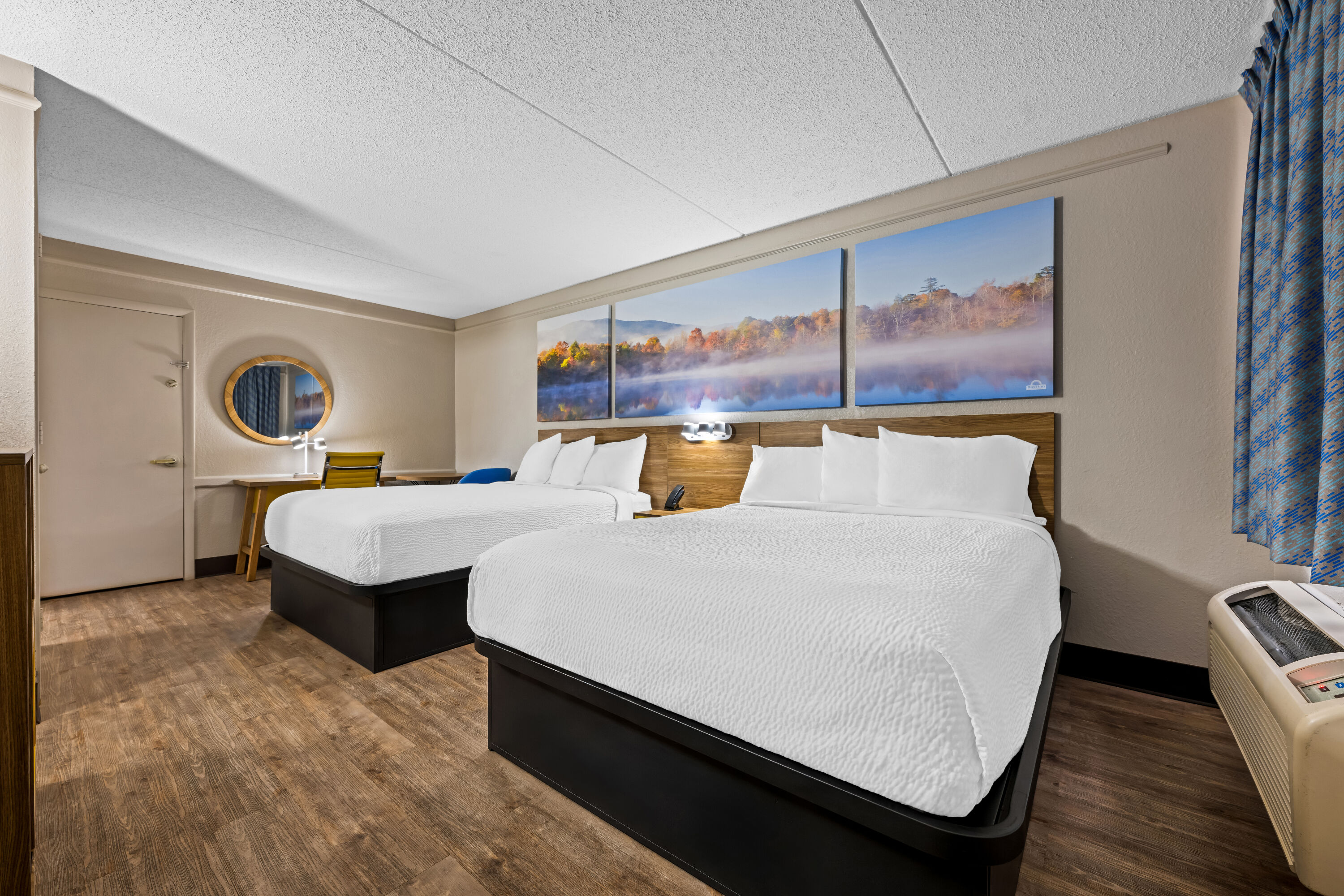 Double bed guest room at the Days Inn by Wyndham Birmingham/West in Birmingham, Alabama