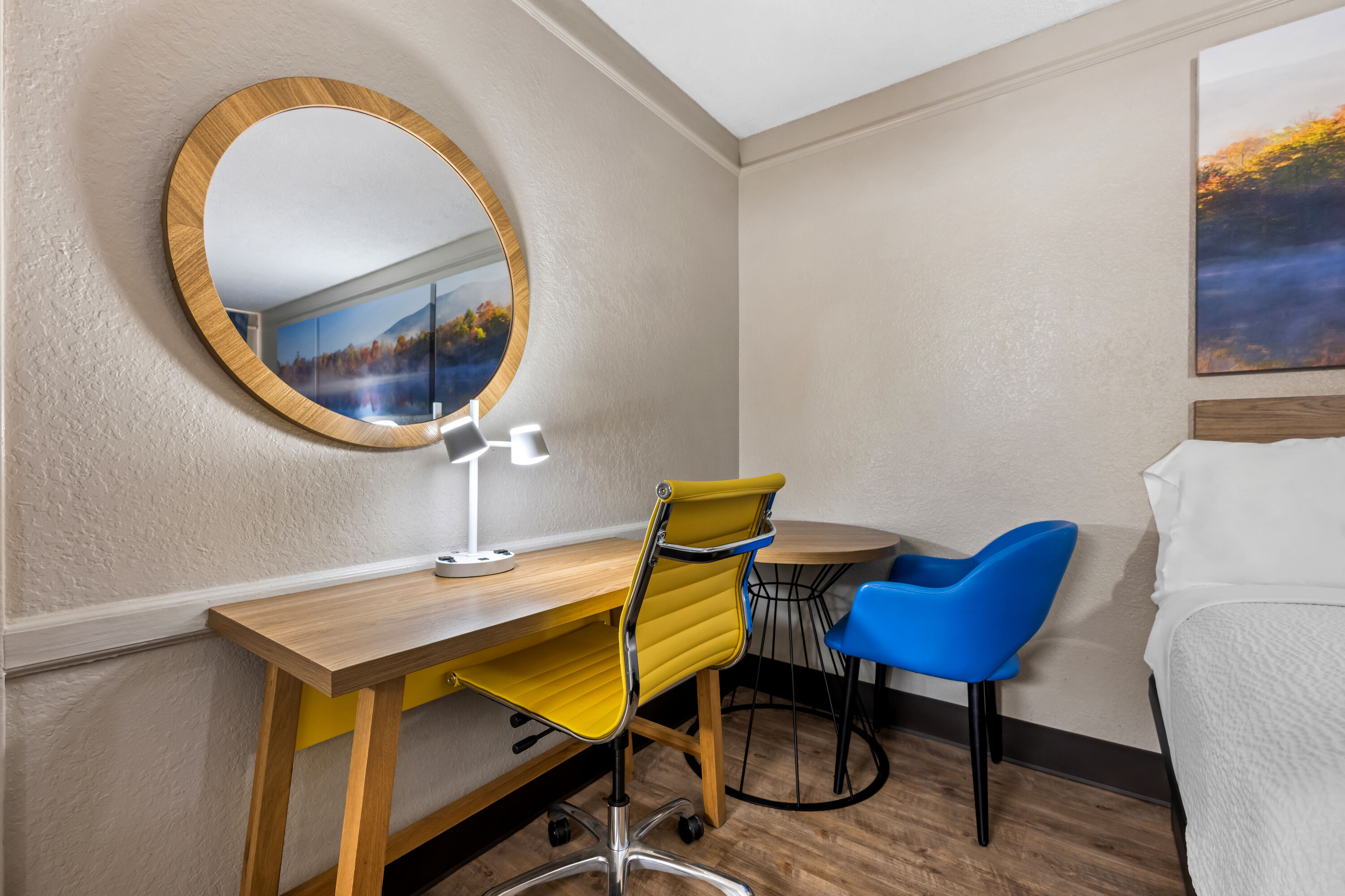 Double bed guest room at the Days Inn by Wyndham Birmingham/West in Birmingham, Alabama