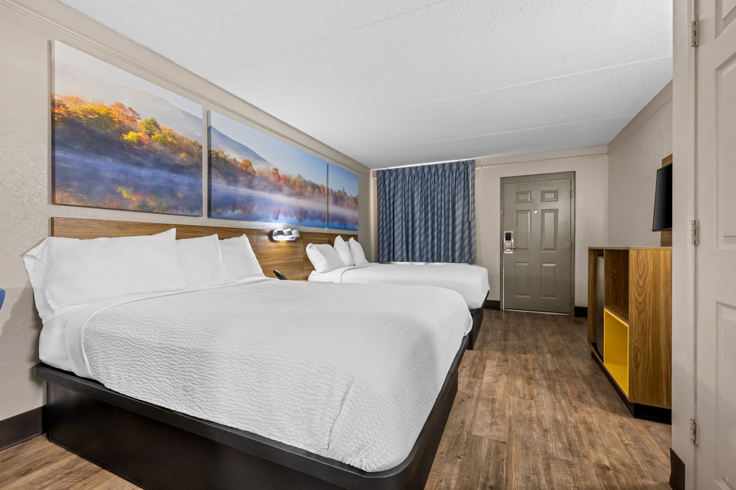 Double bed guest room at the Days Inn by Wyndham Birmingham/West in Birmingham, Alabama