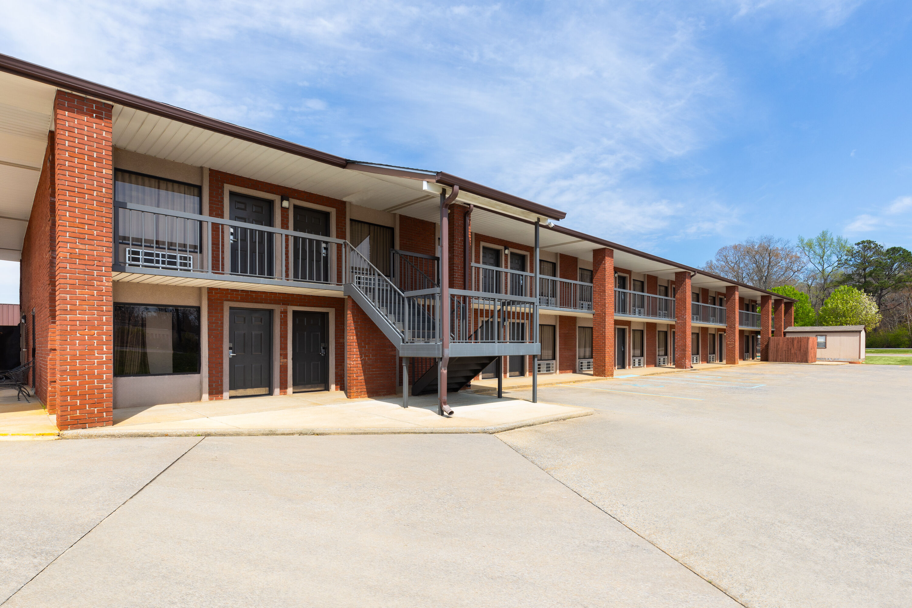 Exterior Day Image of Days Inn by Wyndham Childersburg/Sylacauga hotel in Childersburg, Alabama