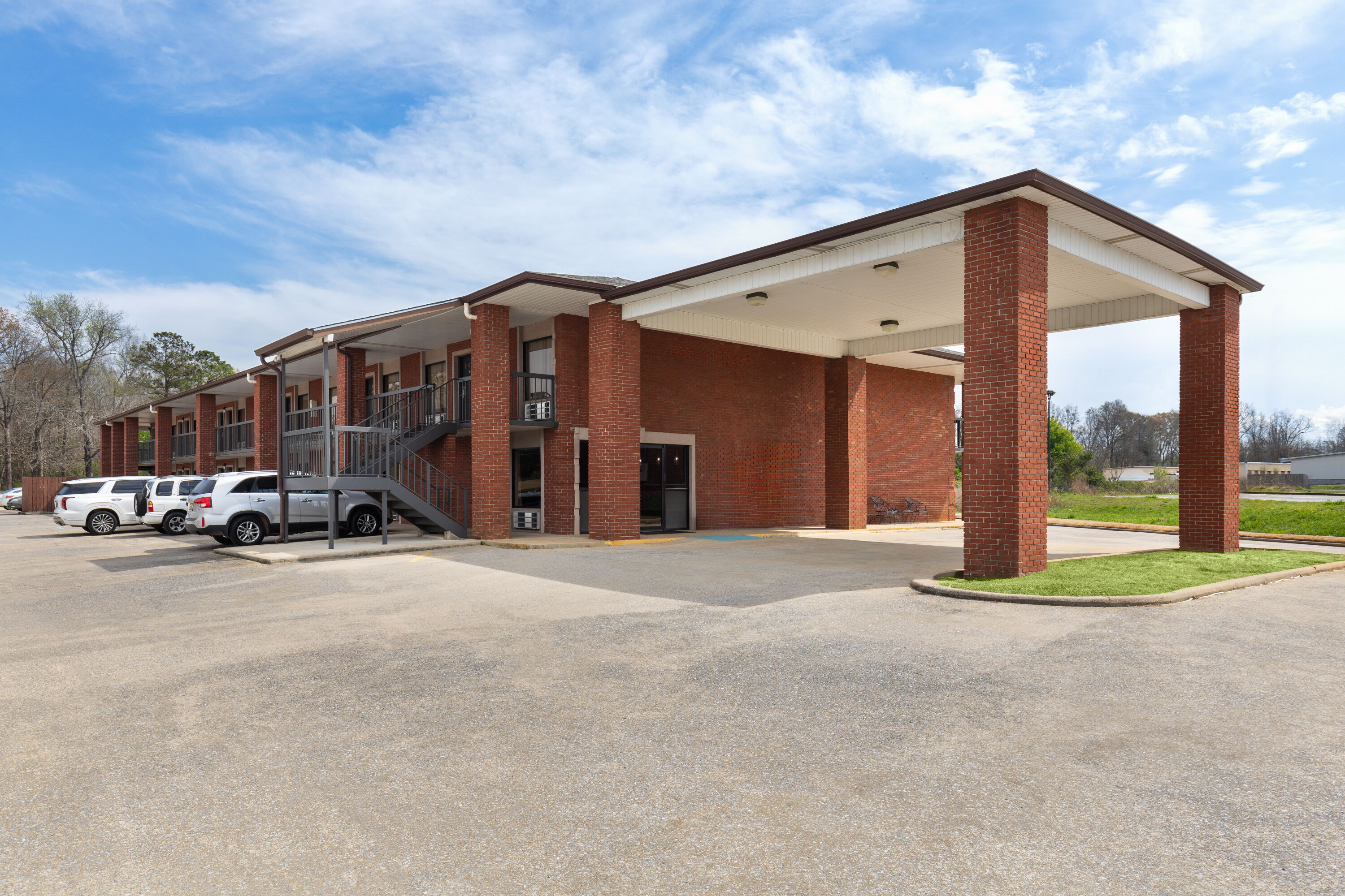 Exterior Day Image of Days Inn by Wyndham Childersburg/Sylacauga hotel in Childersburg, Alabama