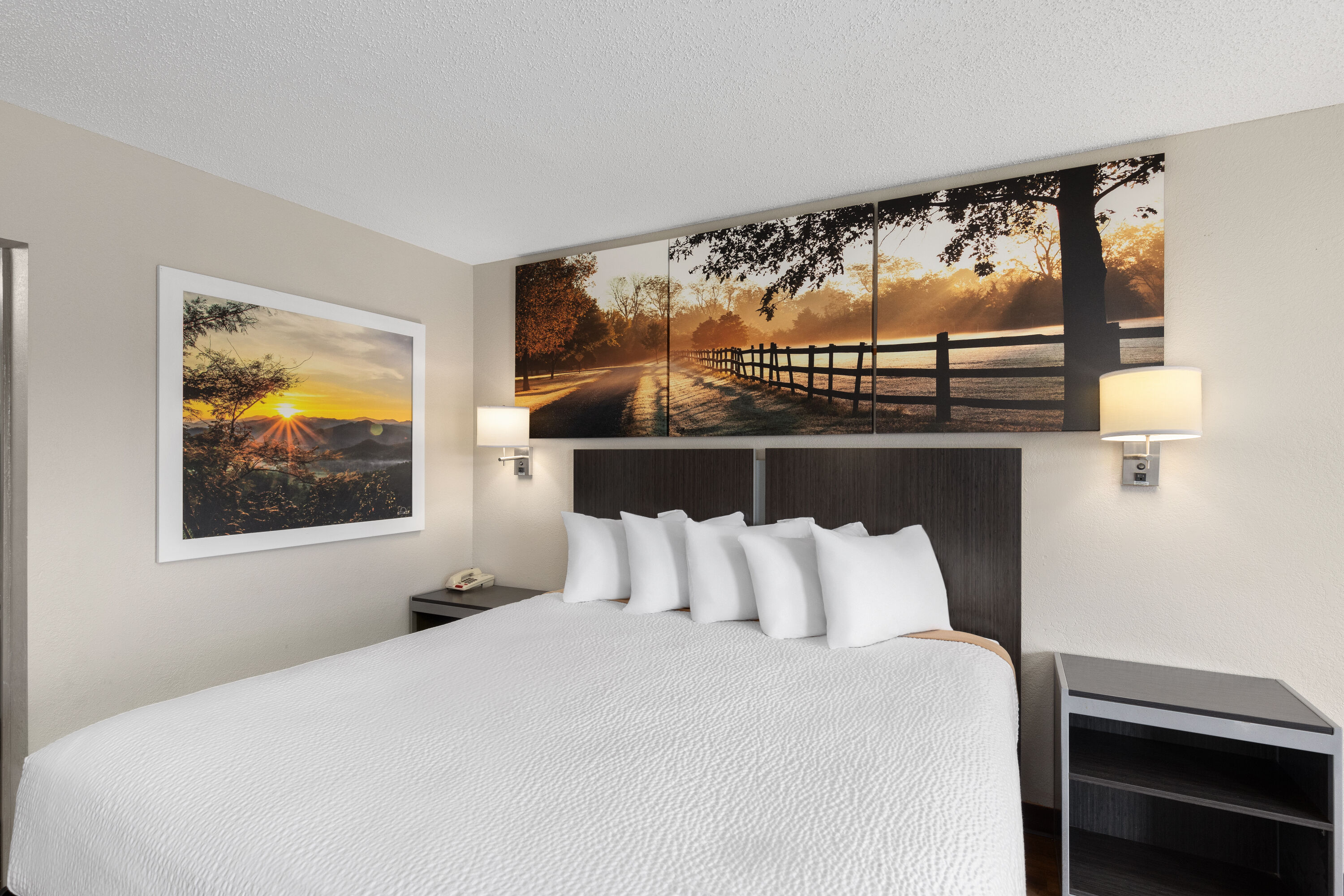 Guest room at the Days Inn by Wyndham Childersburg/Sylacauga in Childersburg, Alabama