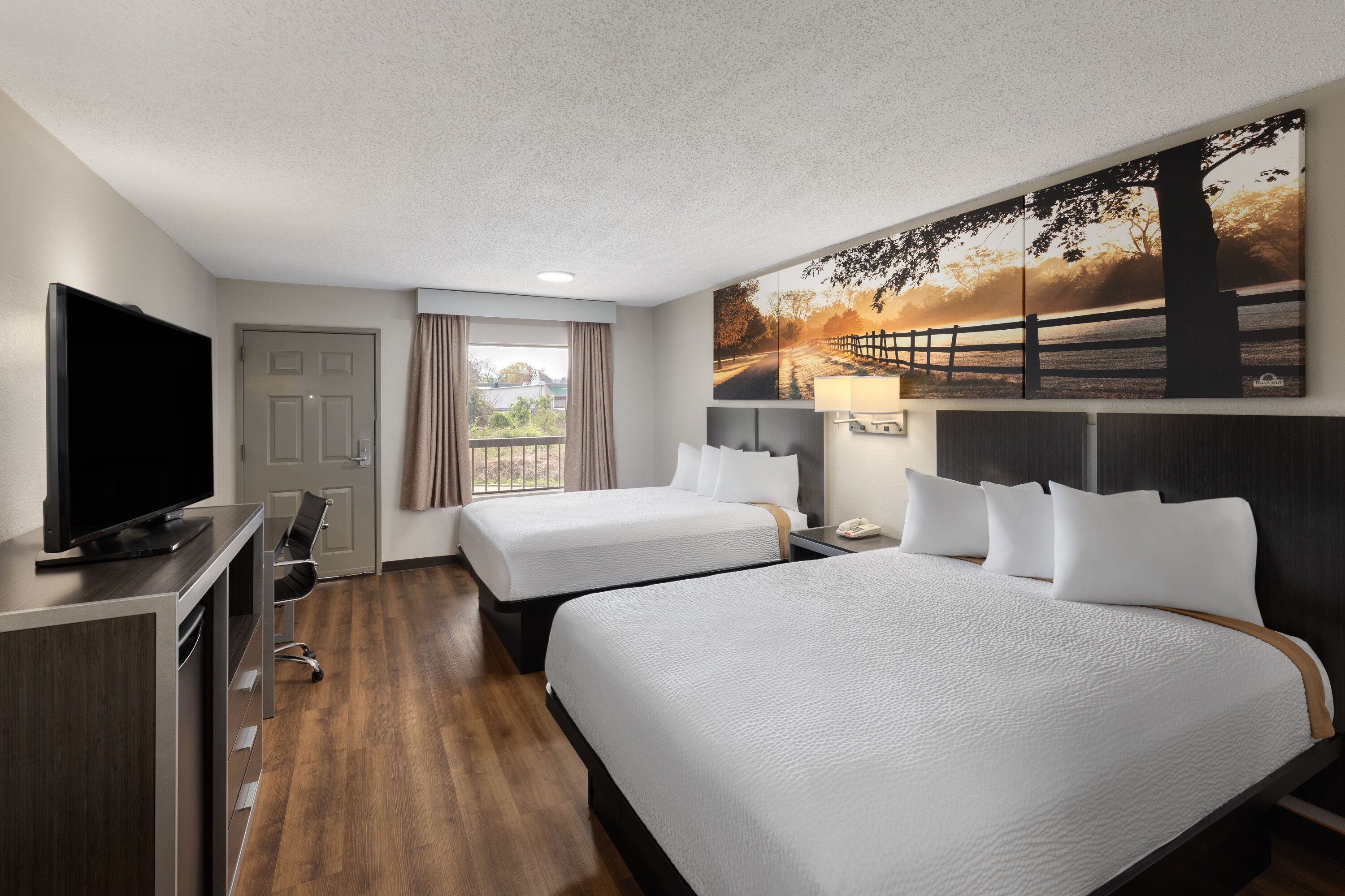 Guest room at the Days Inn by Wyndham Childersburg/Sylacauga in Childersburg, Alabama