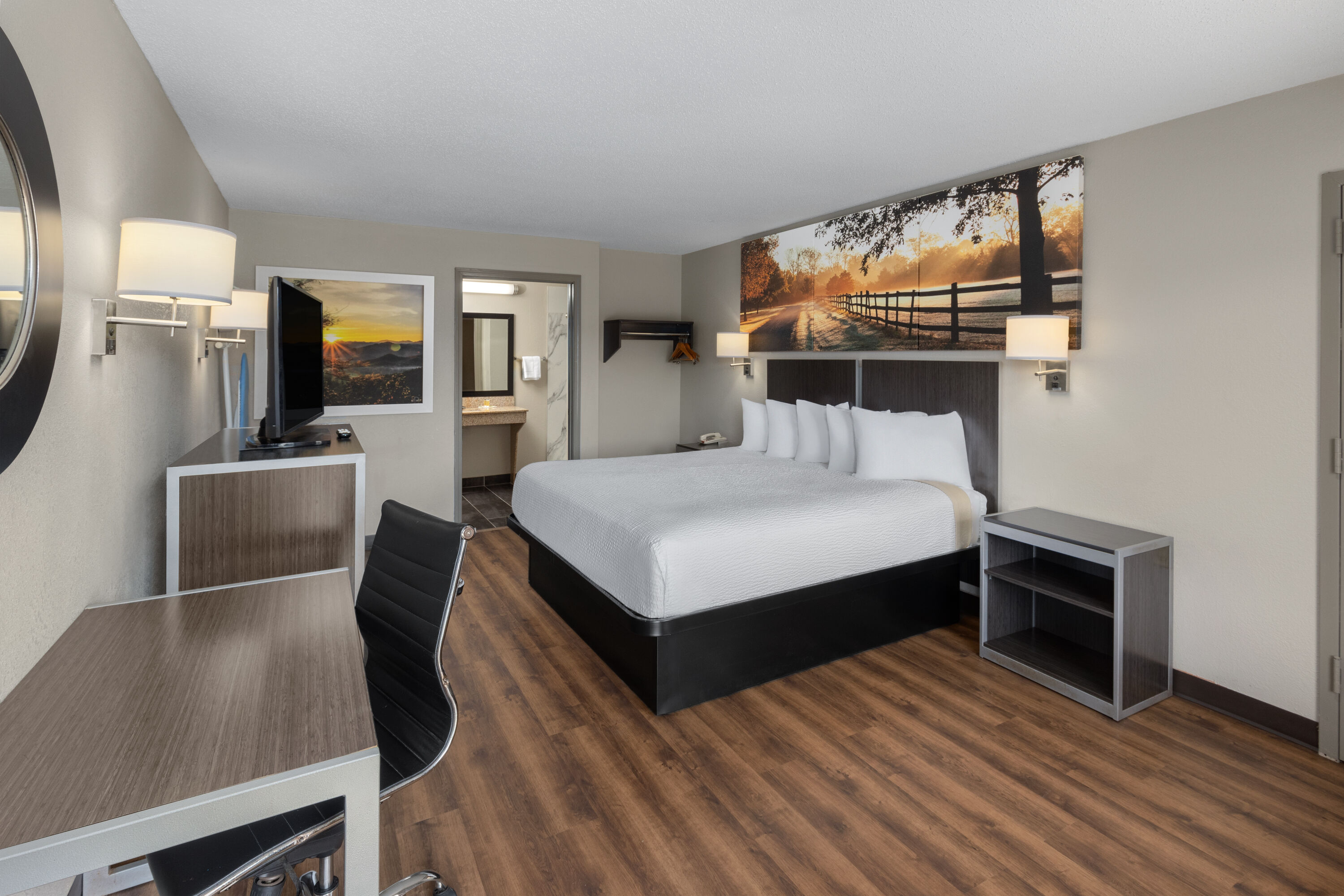 Guest room at the Days Inn by Wyndham Childersburg/Sylacauga in Childersburg, Alabama