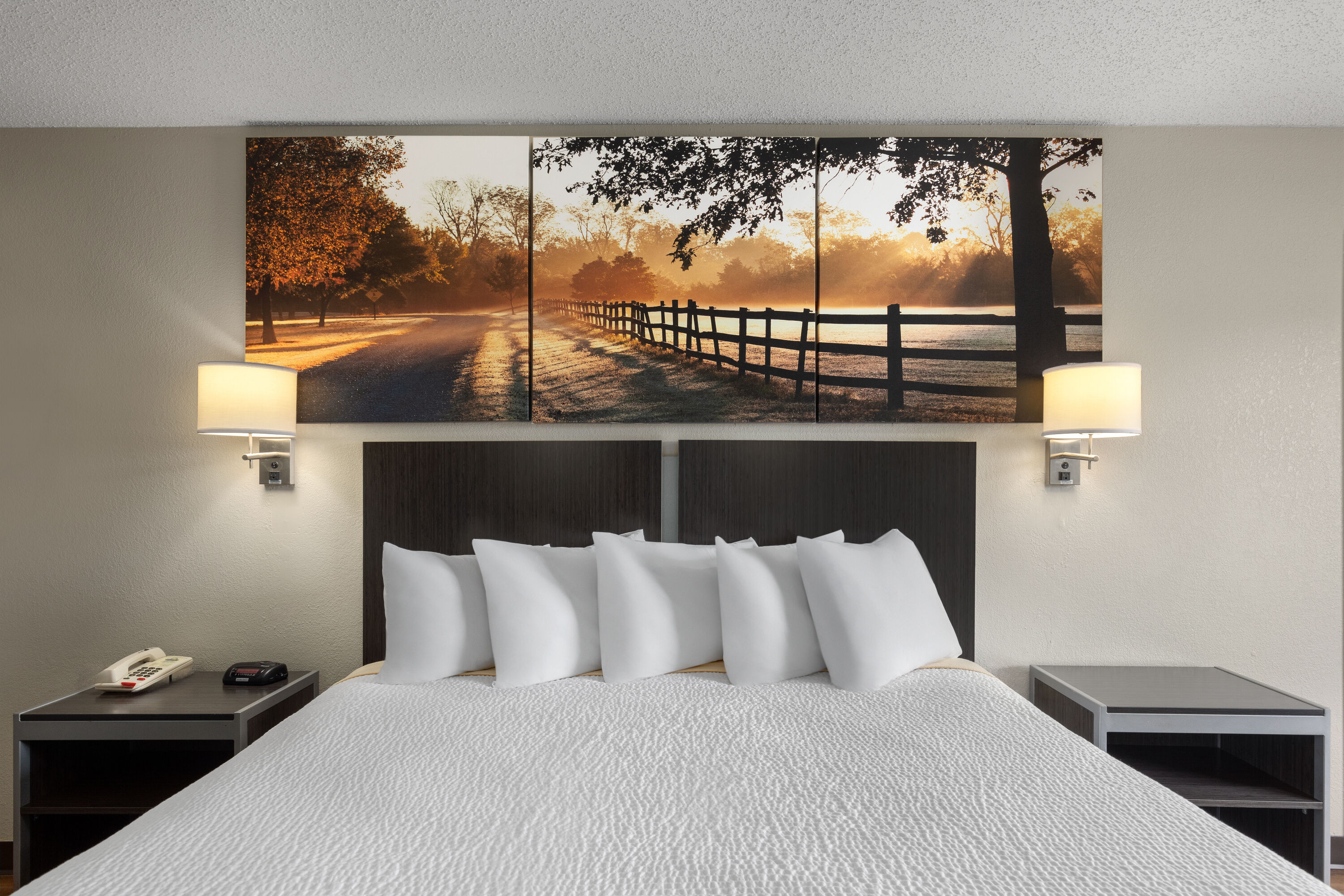 Guest room at the Days Inn by Wyndham Childersburg/Sylacauga in Childersburg, Alabama