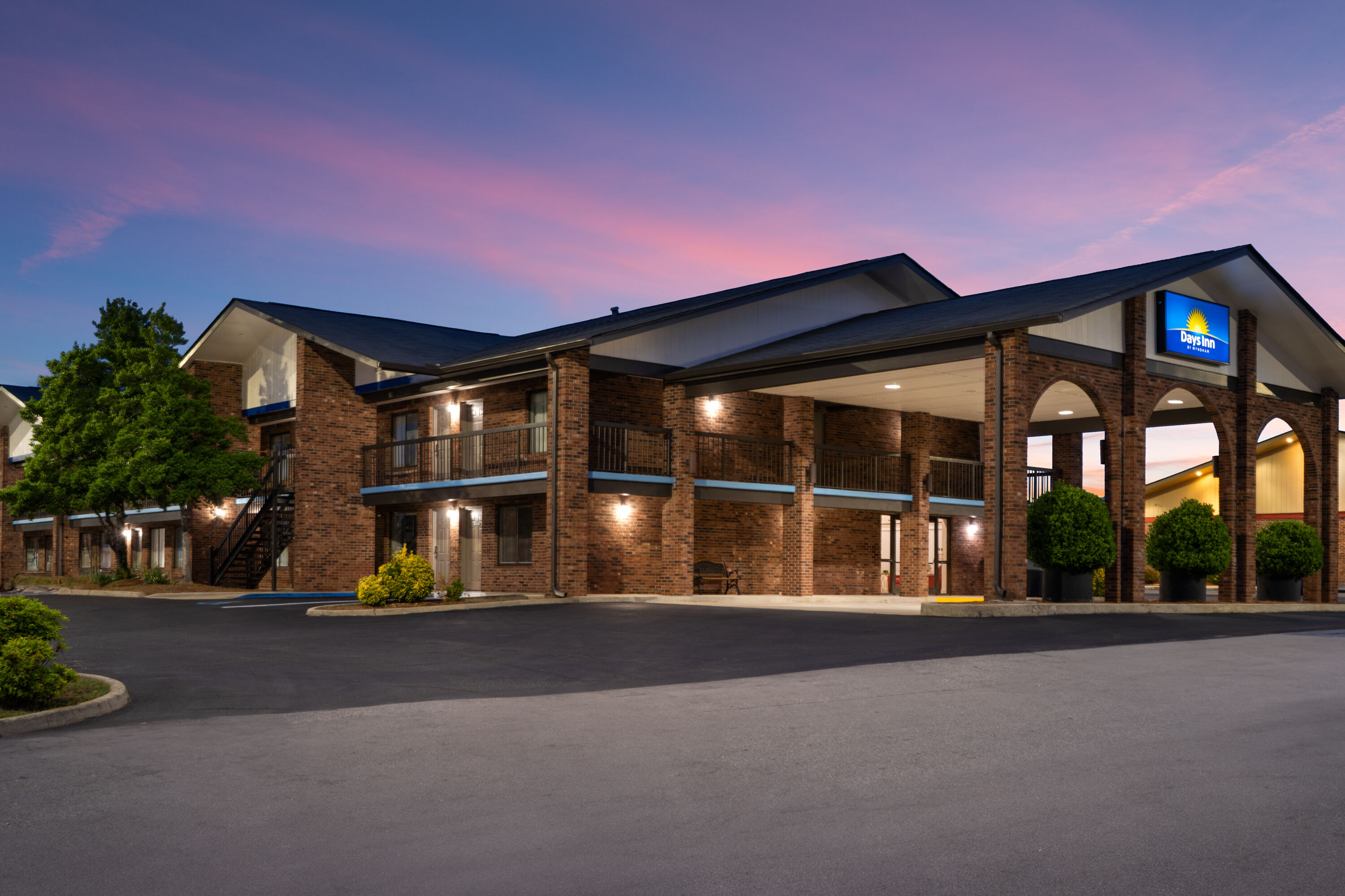 Exterior Dusk Image of Days Inn by Wyndham Clanton AL hotel in Clanton, Alabama