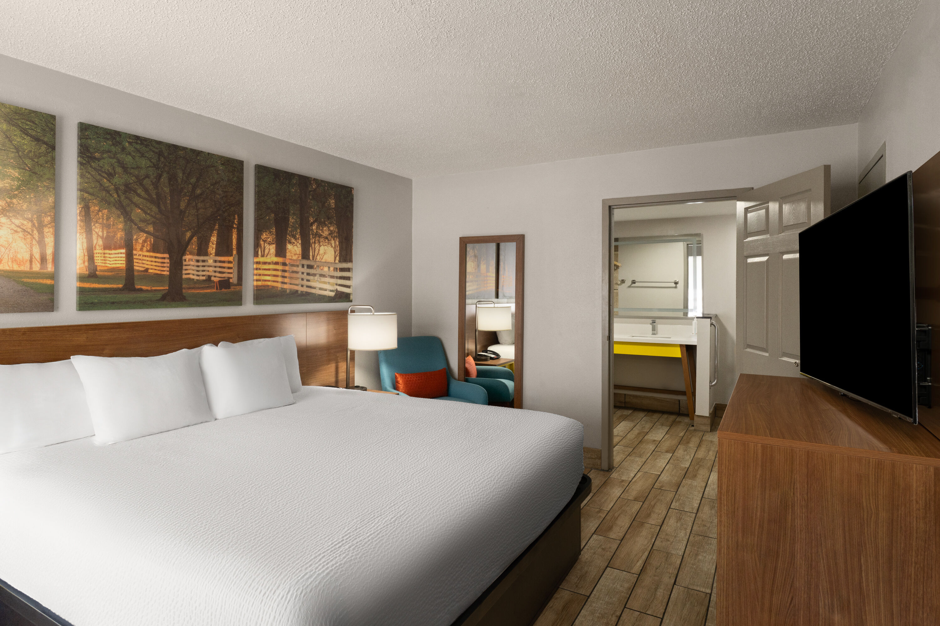 Guest room at the Days Inn by Wyndham Clanton AL in Clanton, Alabama