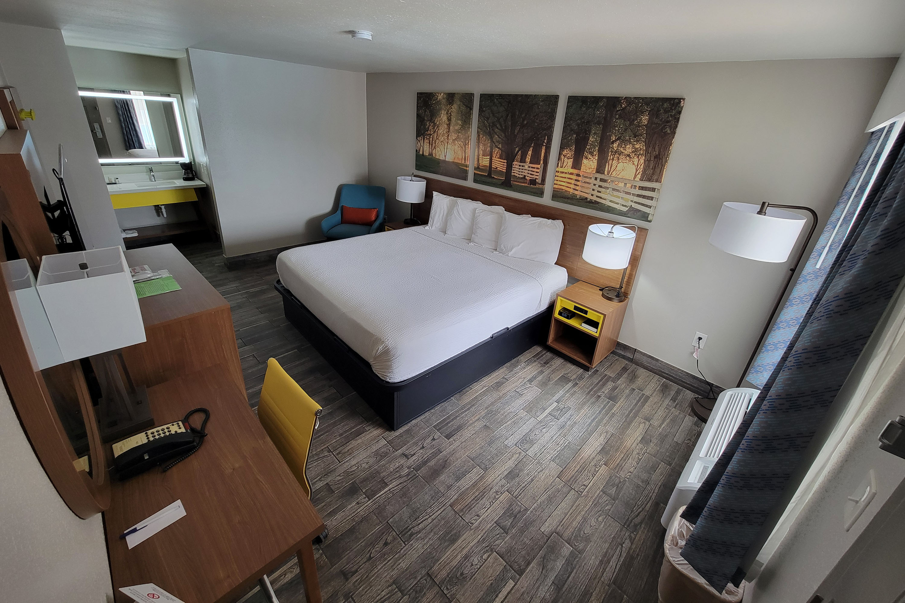 Guest room at the Days Inn by Wyndham Clanton AL in Clanton, Alabama