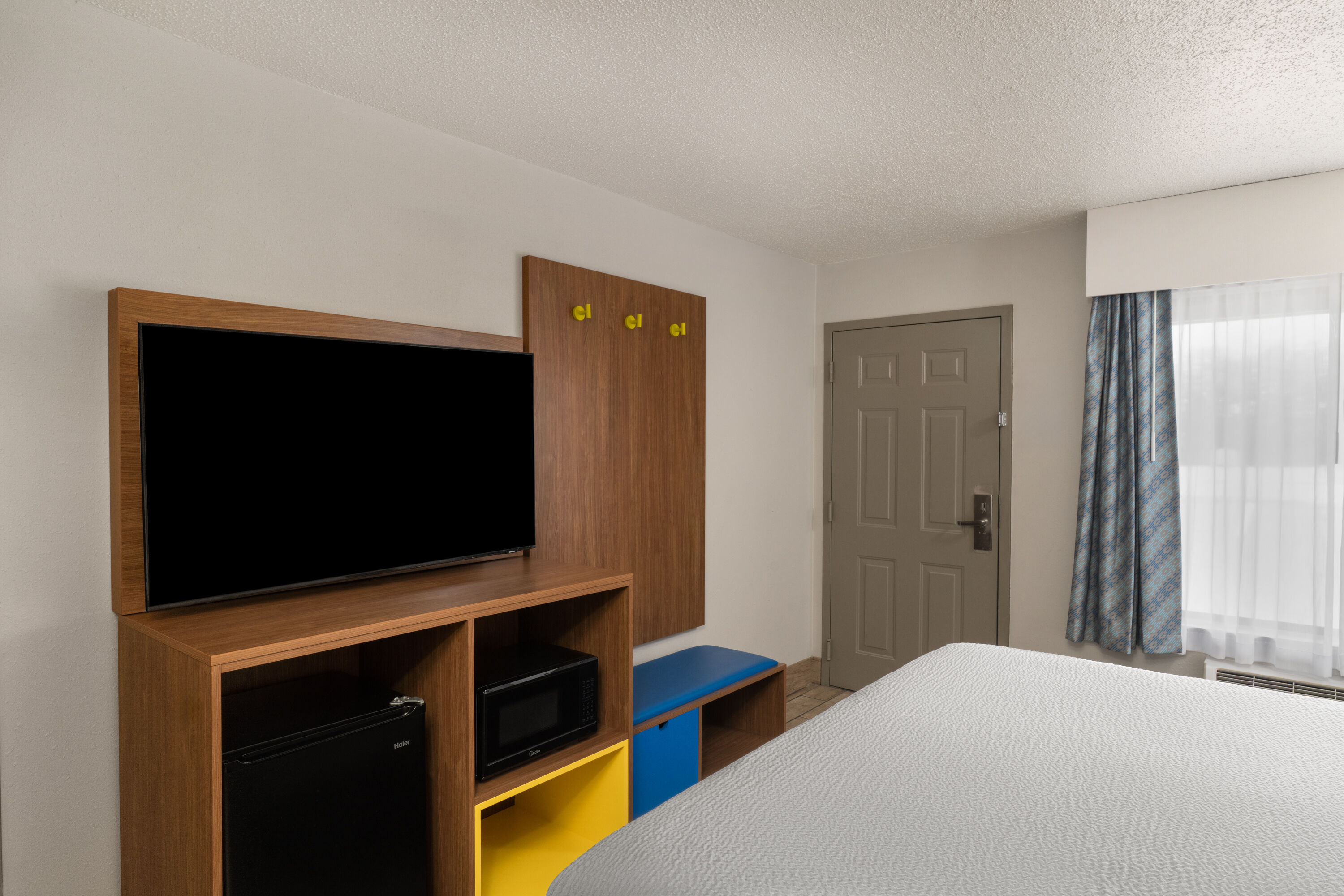 Guest room at the Days Inn by Wyndham Clanton AL in Clanton, Alabama