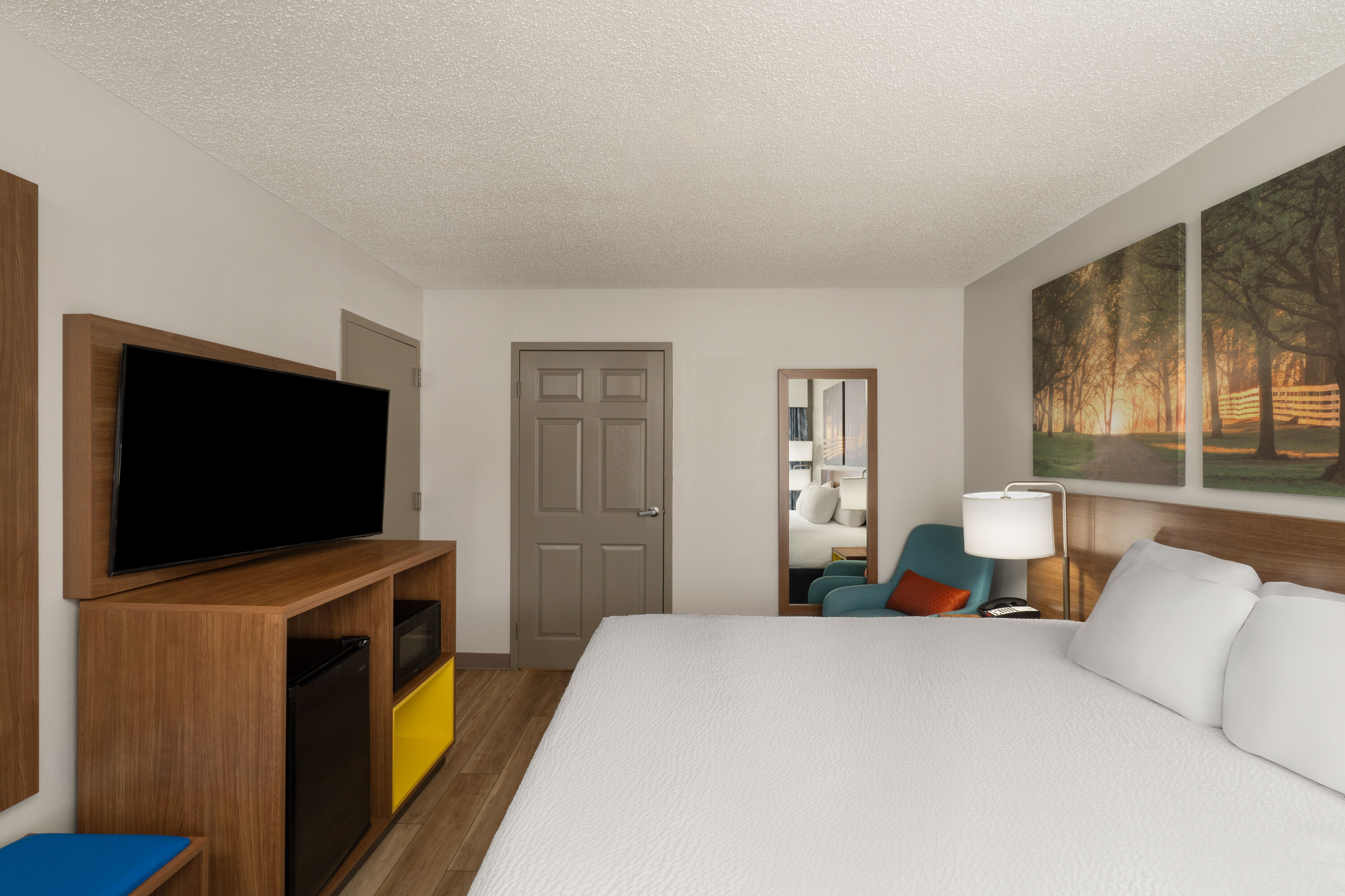 Guest room at the Days Inn by Wyndham Clanton AL in Clanton, Alabama