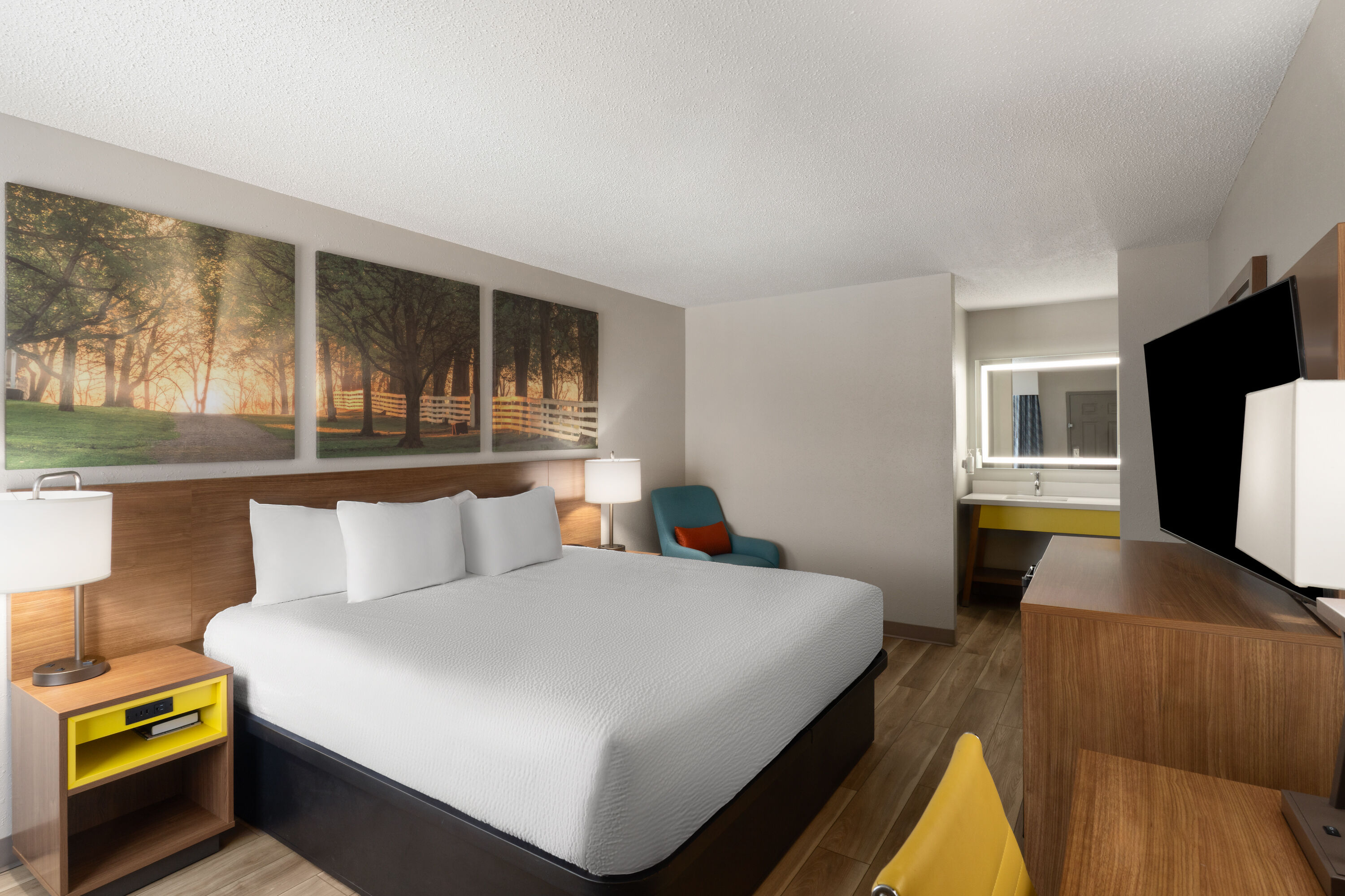Guest room at the Days Inn by Wyndham Clanton AL in Clanton, Alabama