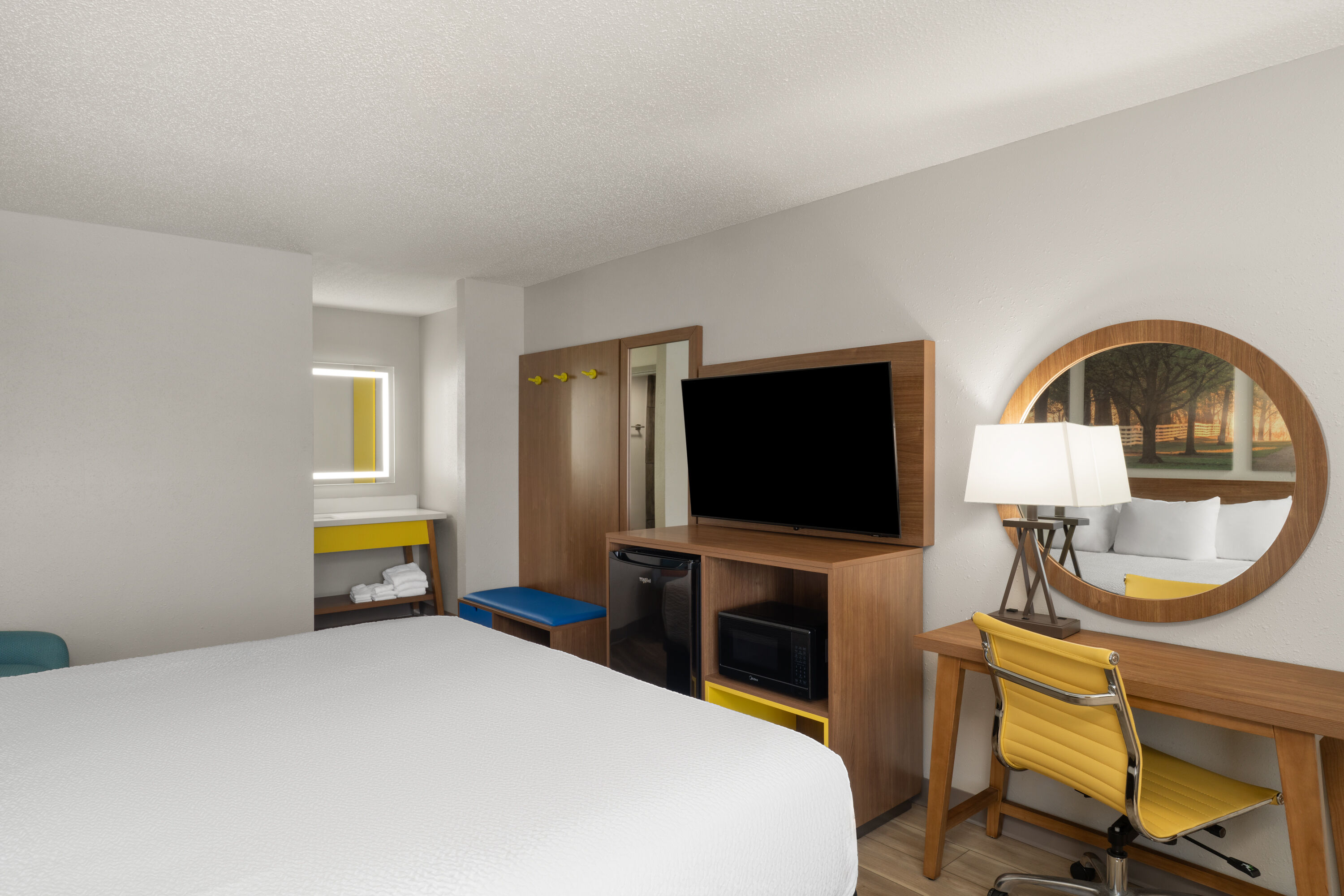 Guest room at the Days Inn by Wyndham Clanton AL in Clanton, Alabama