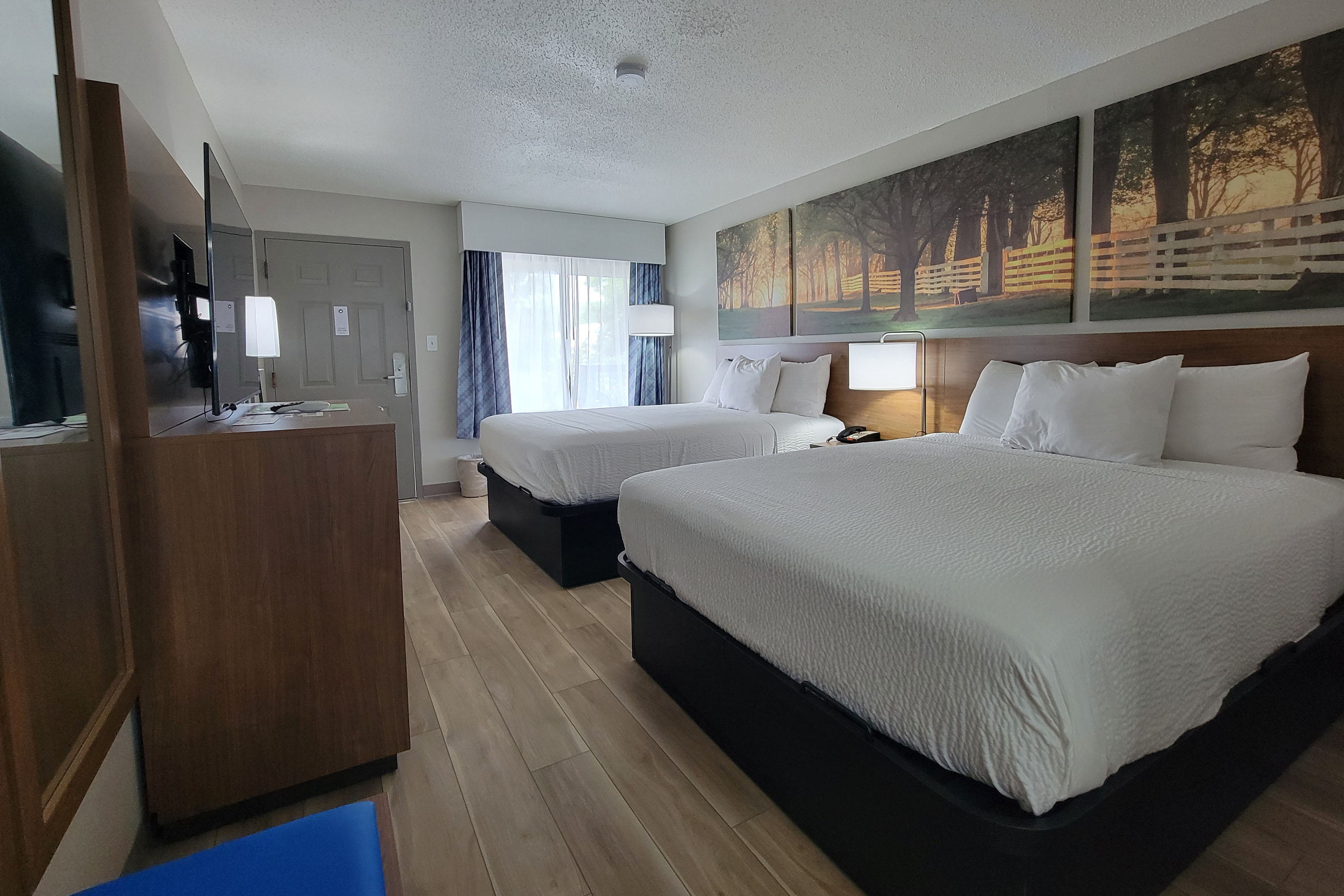 Guest room at the Days Inn by Wyndham Clanton AL in Clanton, Alabama