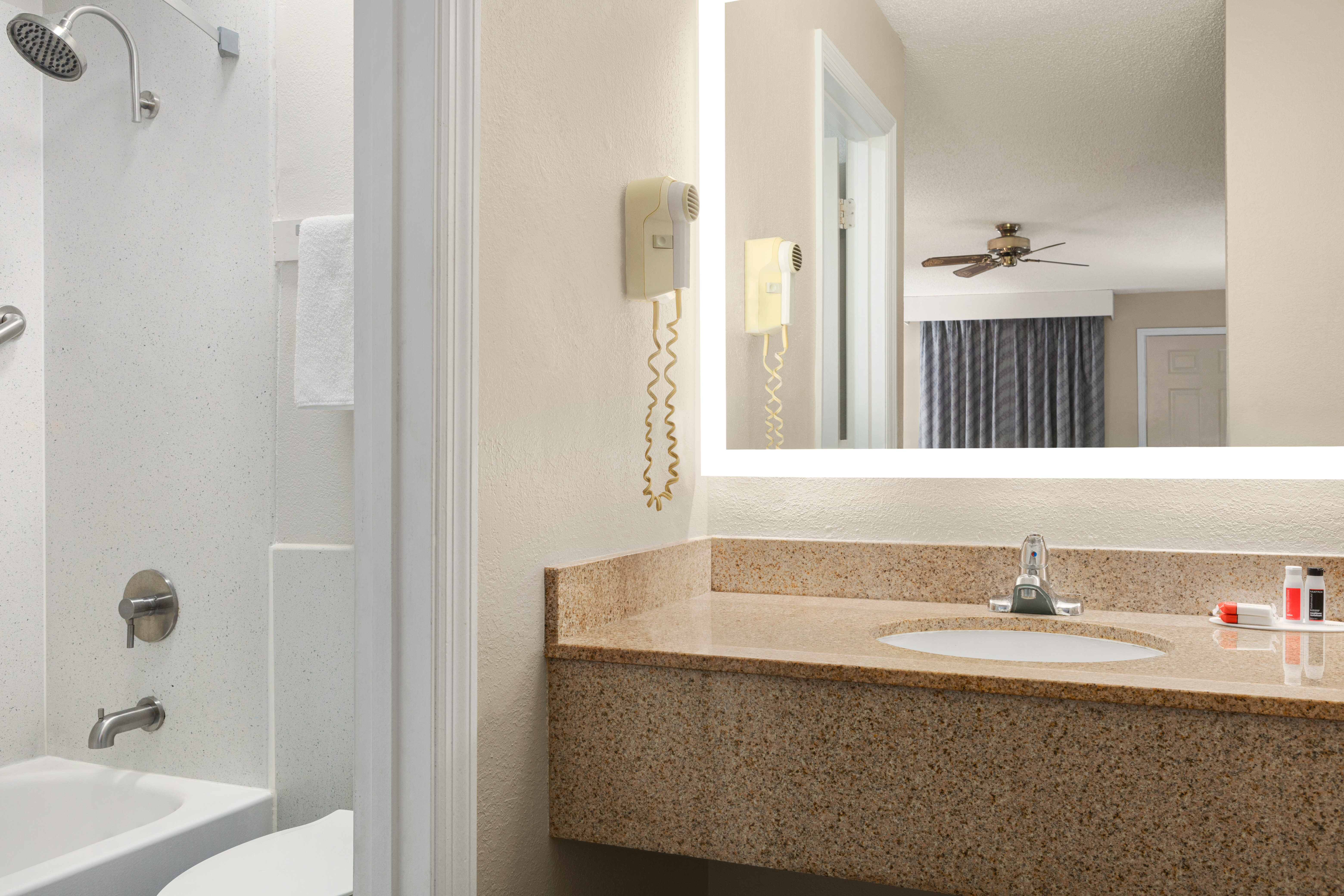 Guest room bath at the Days Inn by Wyndham Demopolis in Demopolis, Alabama