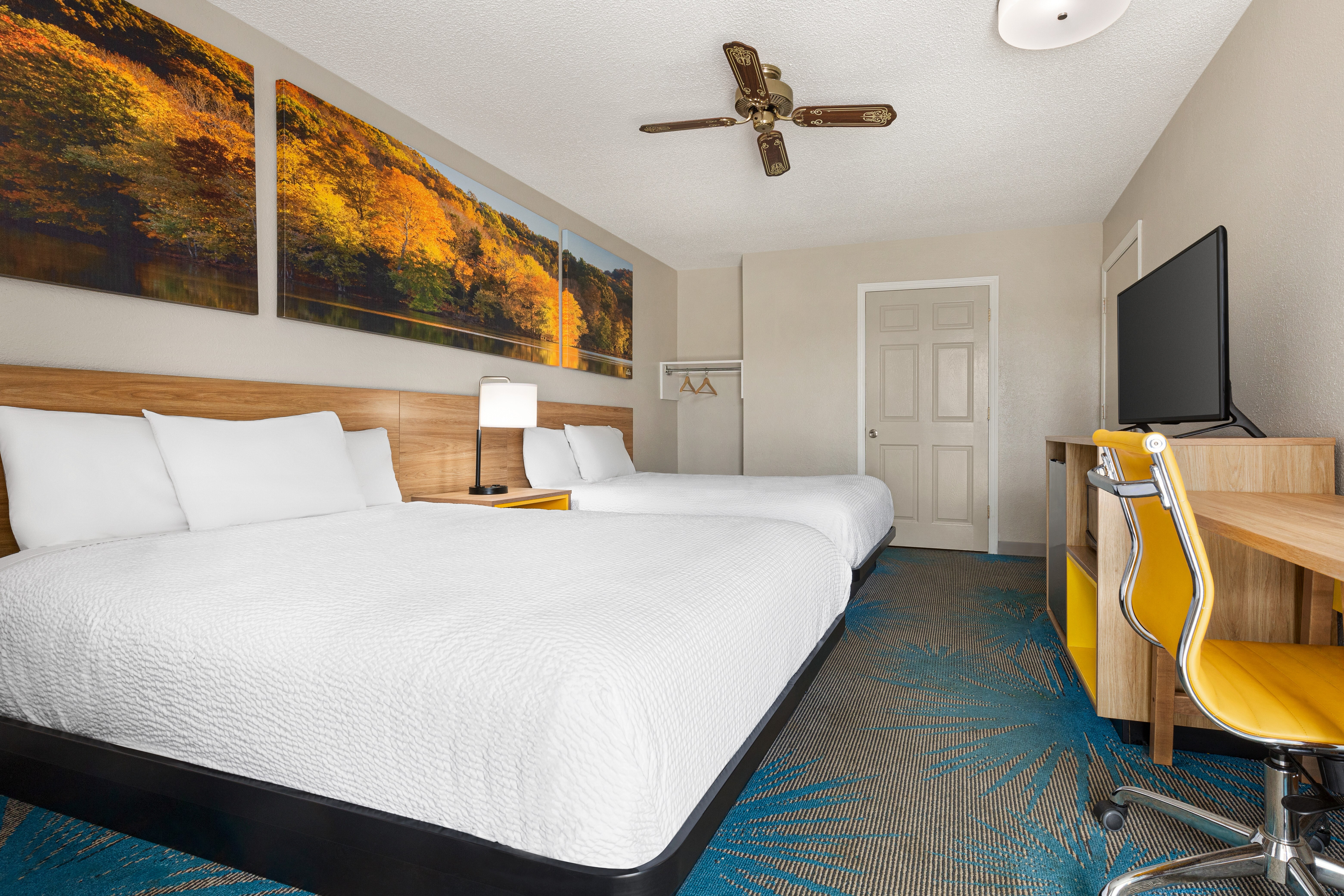 Guest room at the Days Inn by Wyndham Demopolis in Demopolis, Alabama