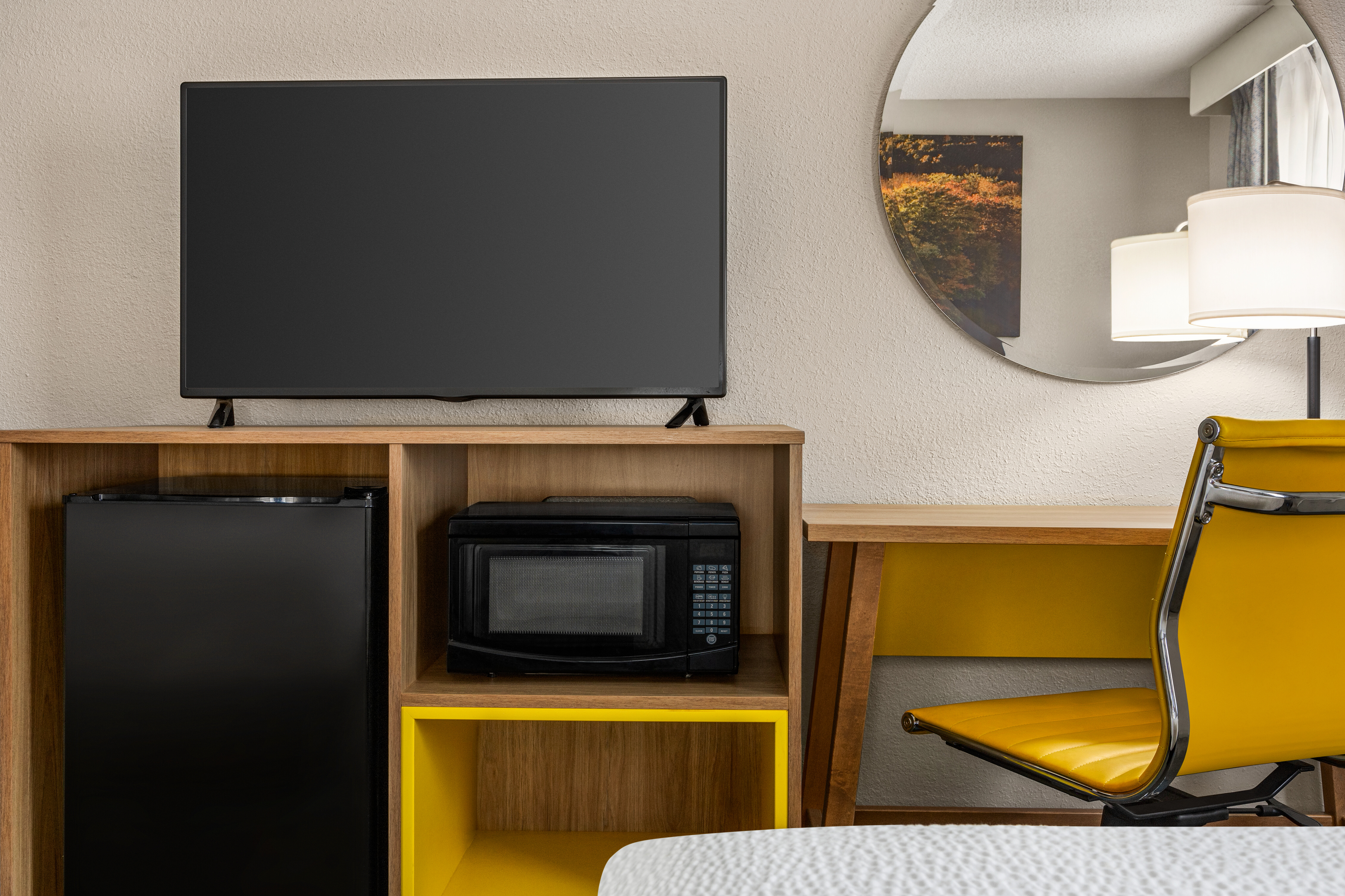 Guest room at the Days Inn by Wyndham Demopolis in Demopolis, Alabama