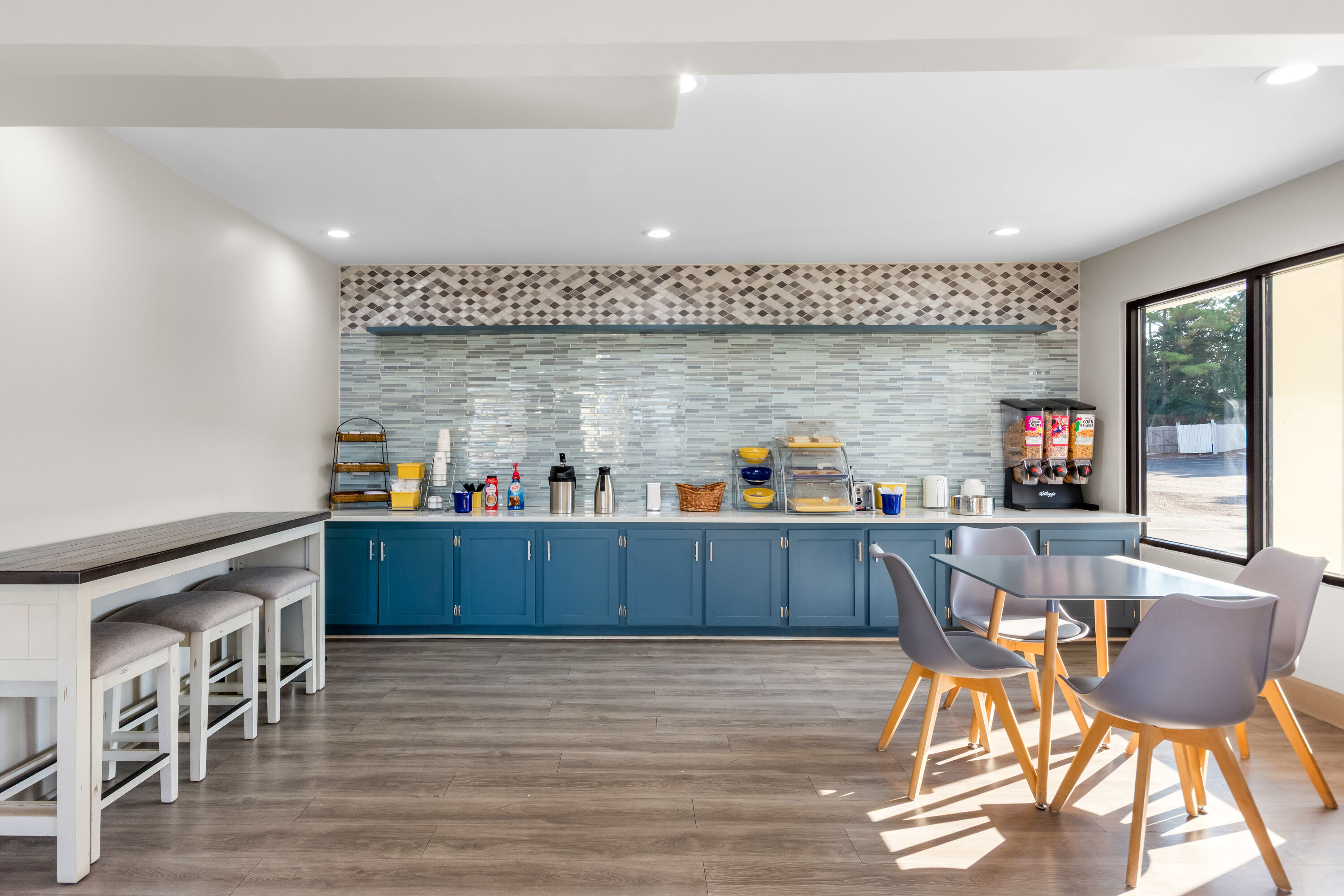 Days Inn by Wyndham Enterprise restaurant breakfast area with seating in Enterprise, Alabama