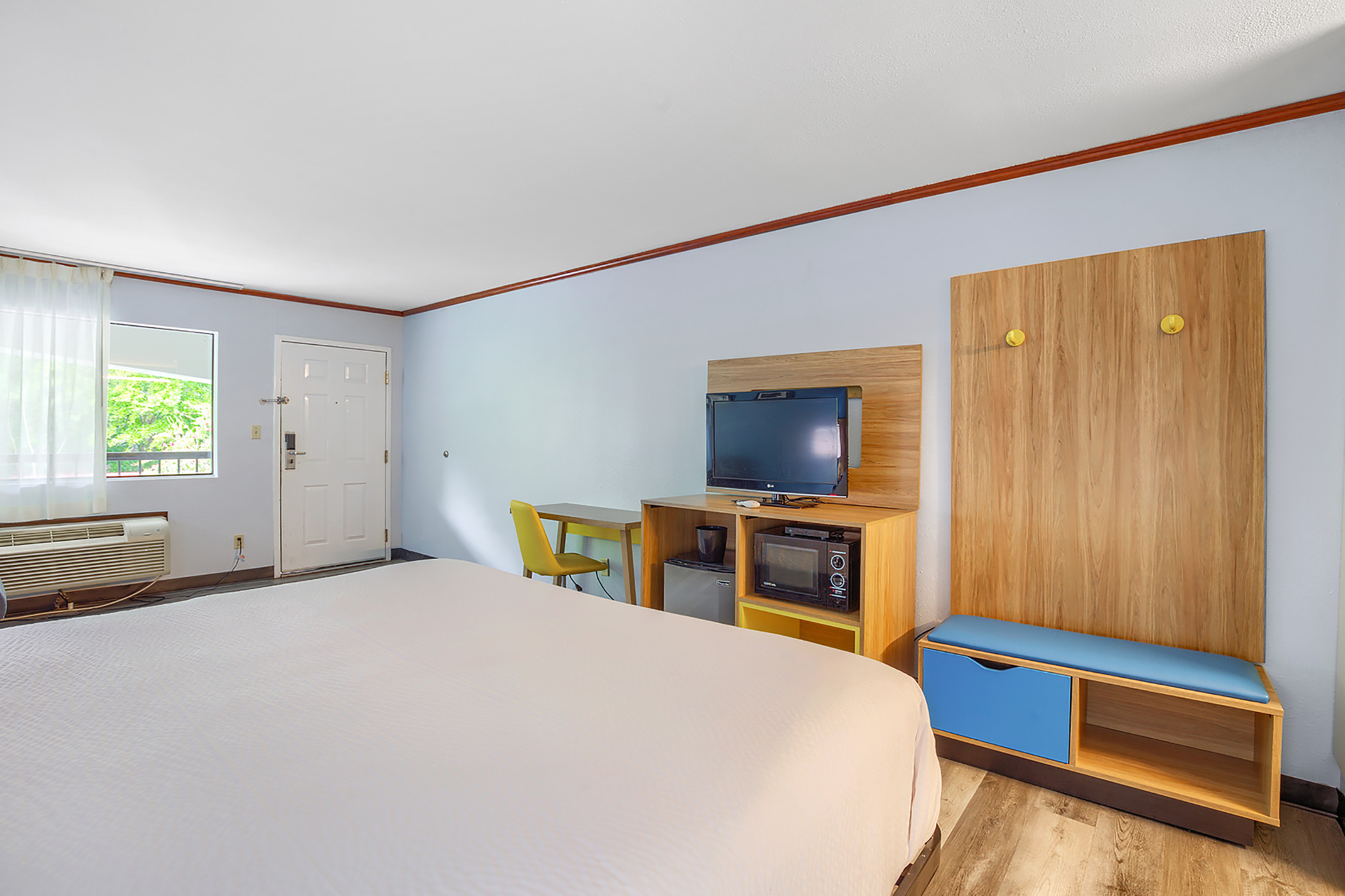 Guest room at the Days Inn by Wyndham Foley in Foley, Alabama