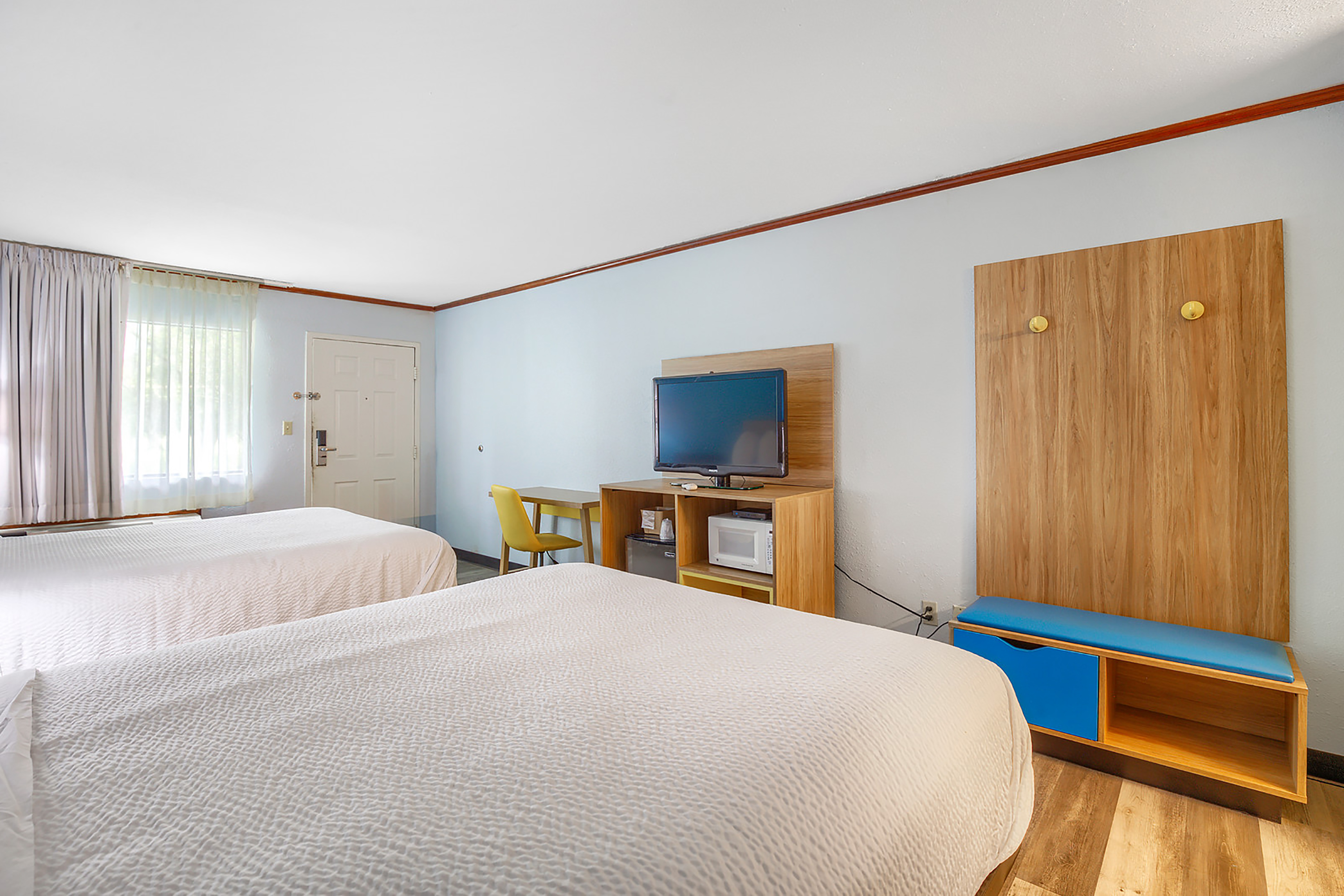 Guest room at the Days Inn by Wyndham Foley in Foley, Alabama