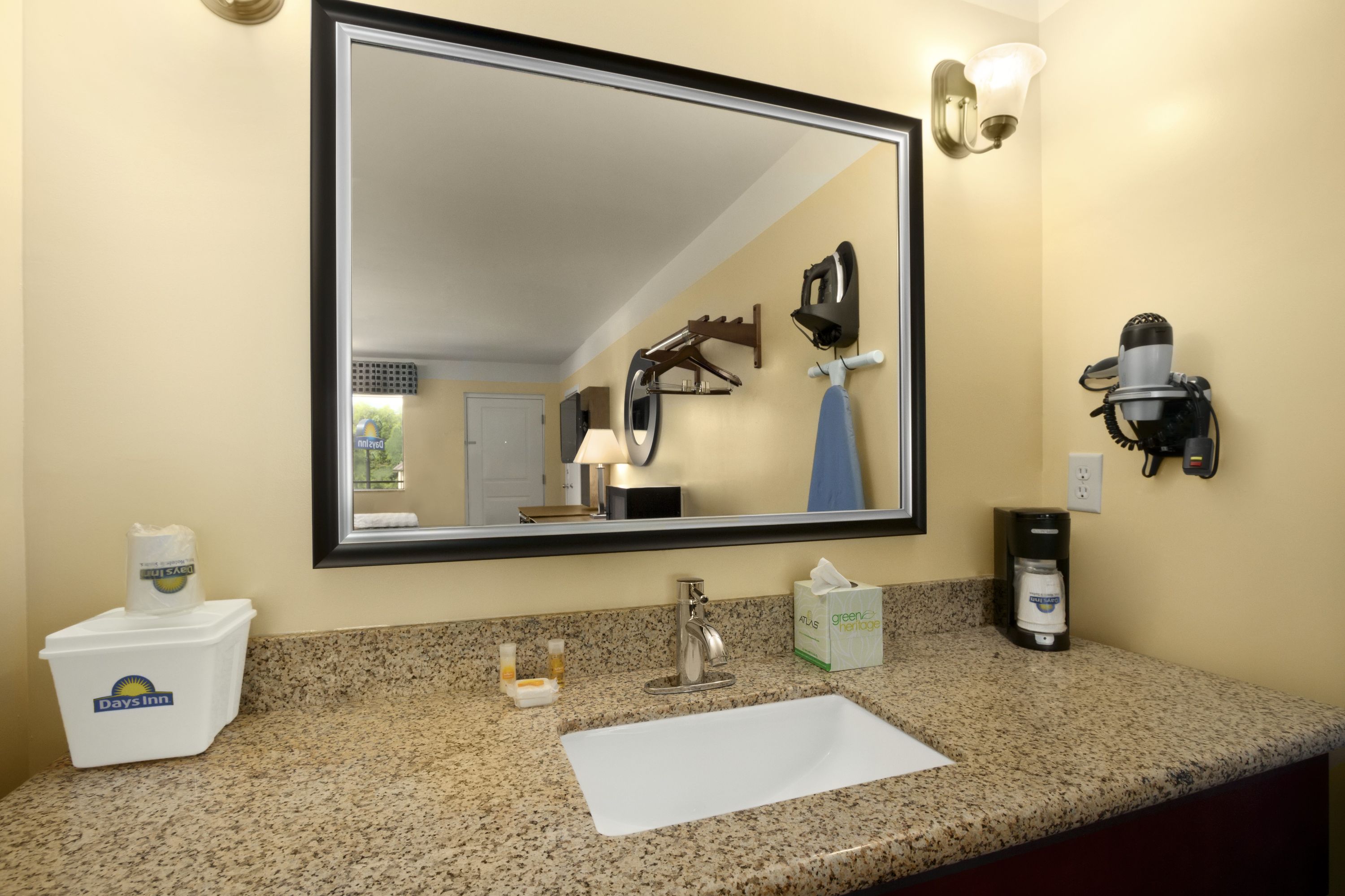 Hotels Fultondale Al; Days Inn by Wyndham Fultondale | Fultondale, AL Hotels