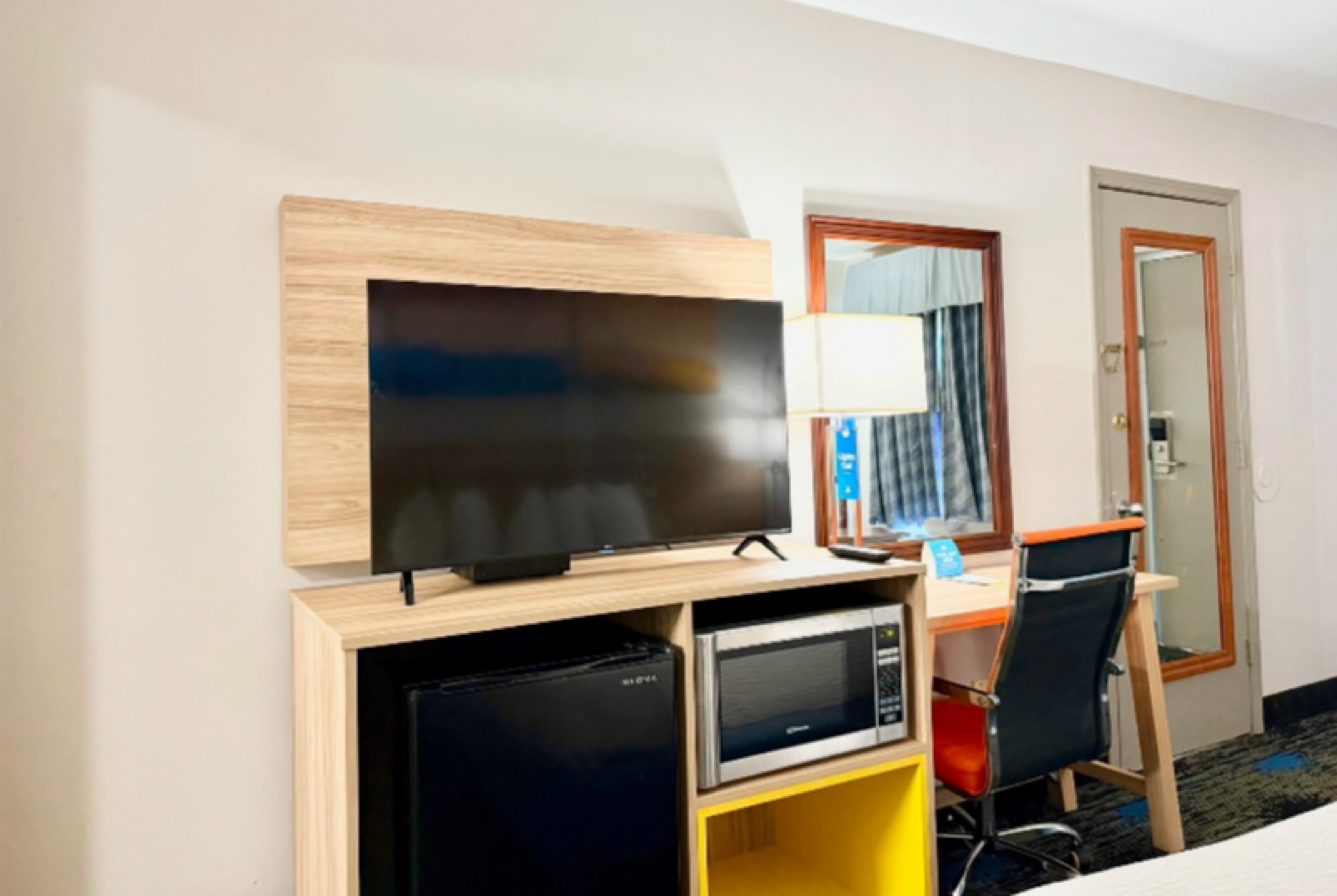 Guest room at the Days Inn by Wyndham Greenville in Greenville, Alabama