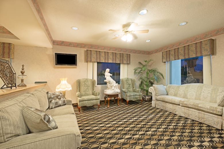 Days Inn By Wyndham Greenville Hotels Al 36037 Days Inn By Wyndham Greenville Hotel Lobby In Alabama