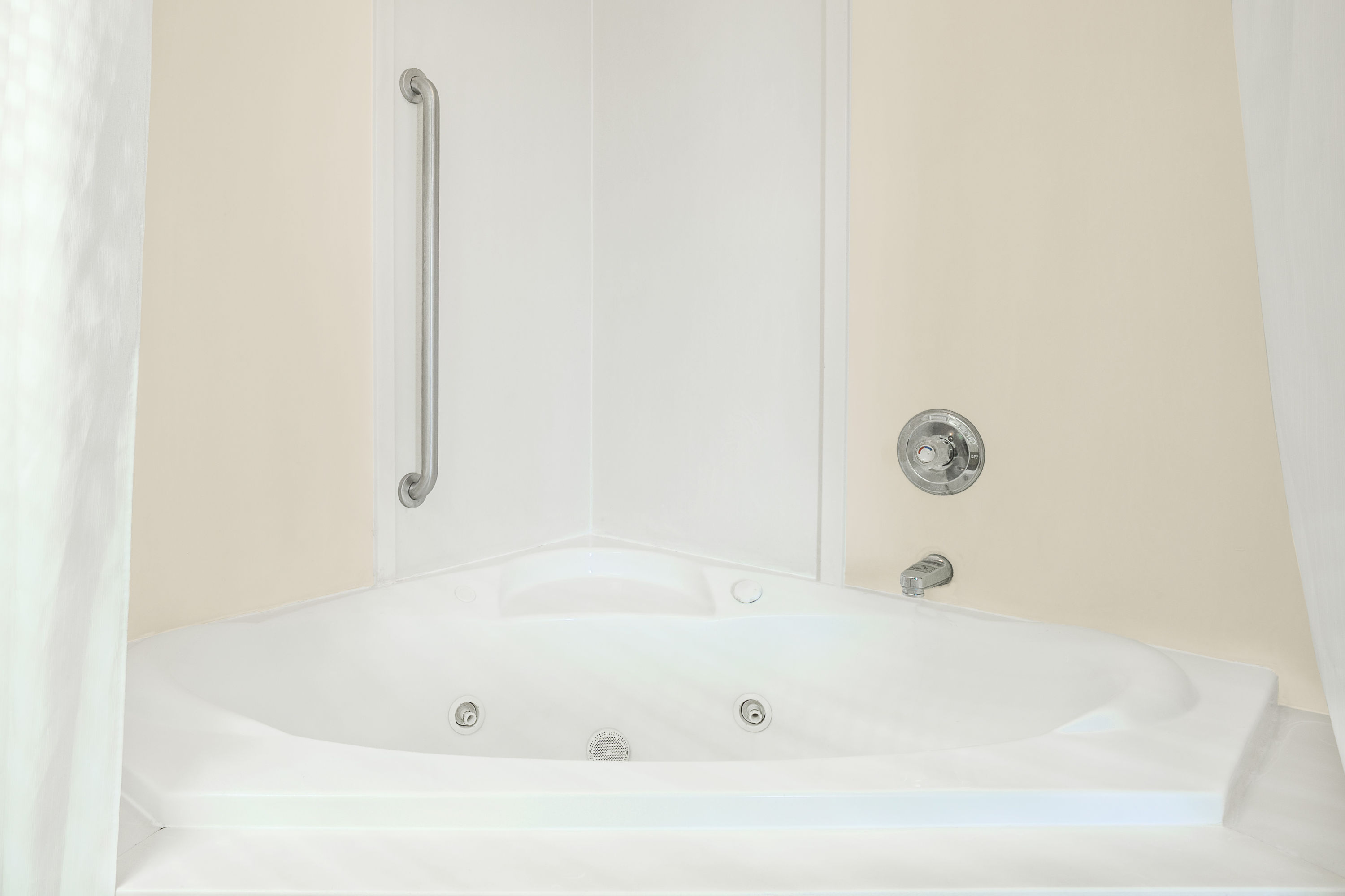 Guest room bath at the Days Inn by Wyndham Lincoln in Lincoln, Alabama