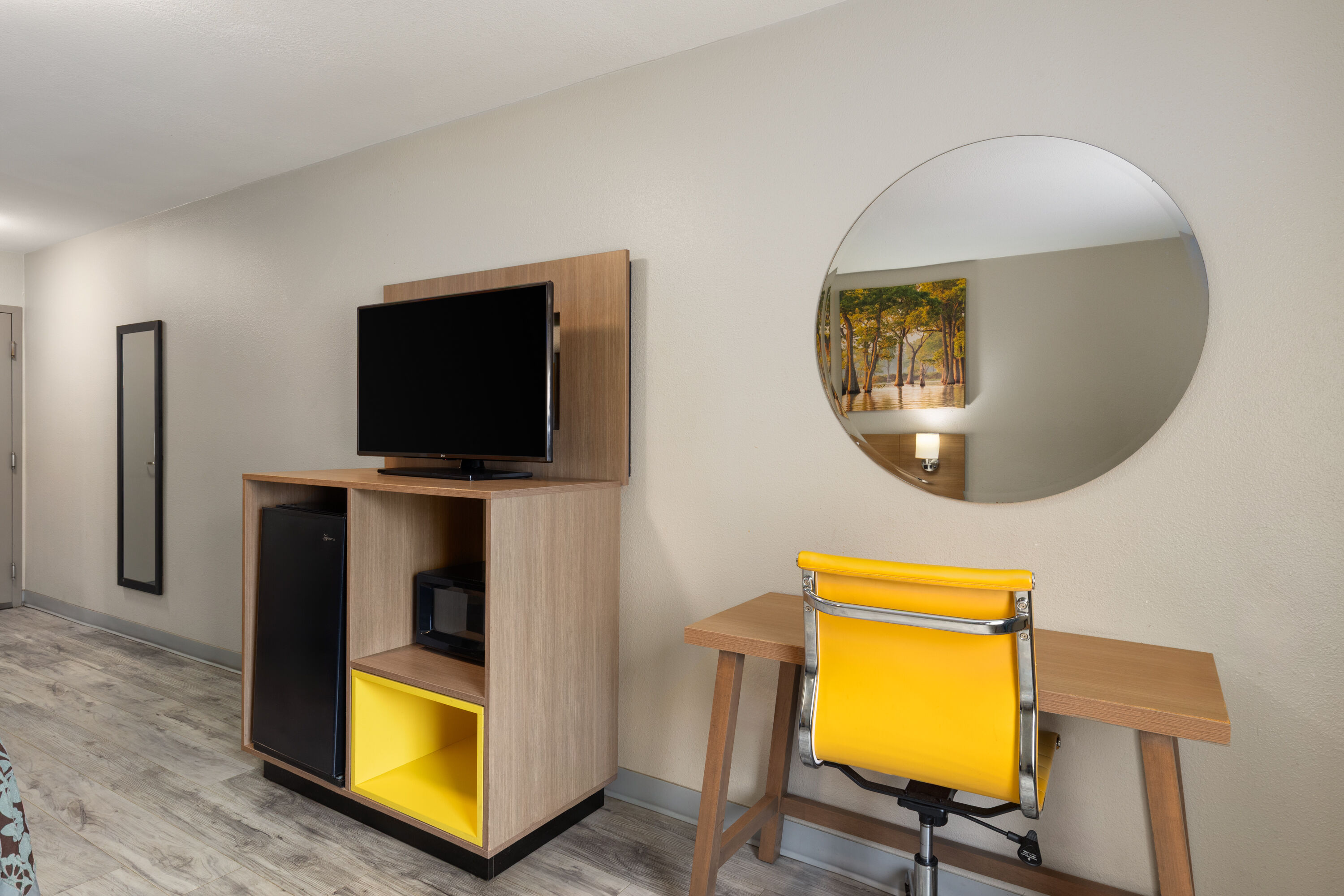 Guest room at the Days Inn by Wyndham Lincoln in Lincoln, Alabama