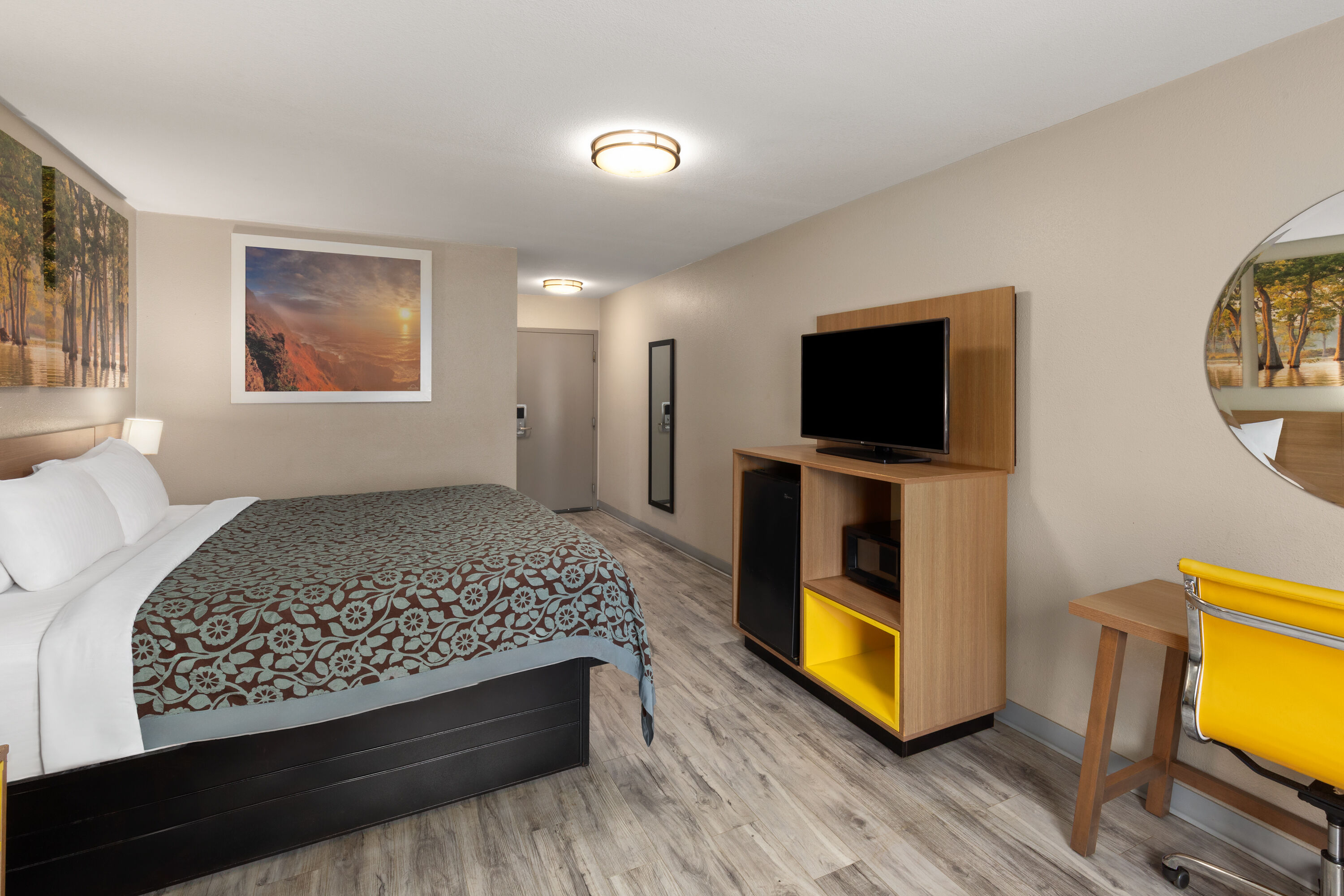 Guest room at the Days Inn by Wyndham Lincoln in Lincoln, Alabama