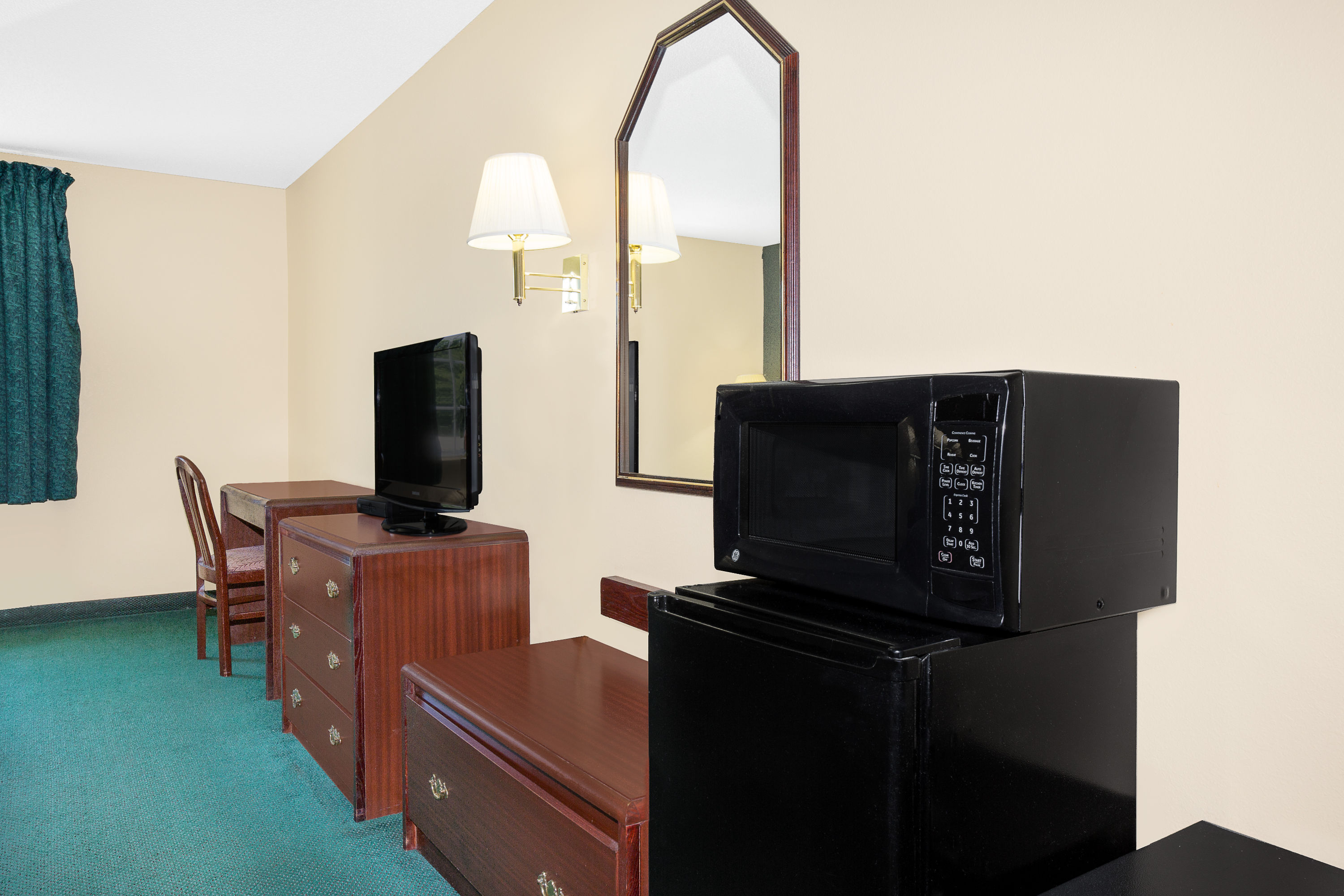 Guest room at the Days Inn by Wyndham Lincoln in Lincoln, Alabama