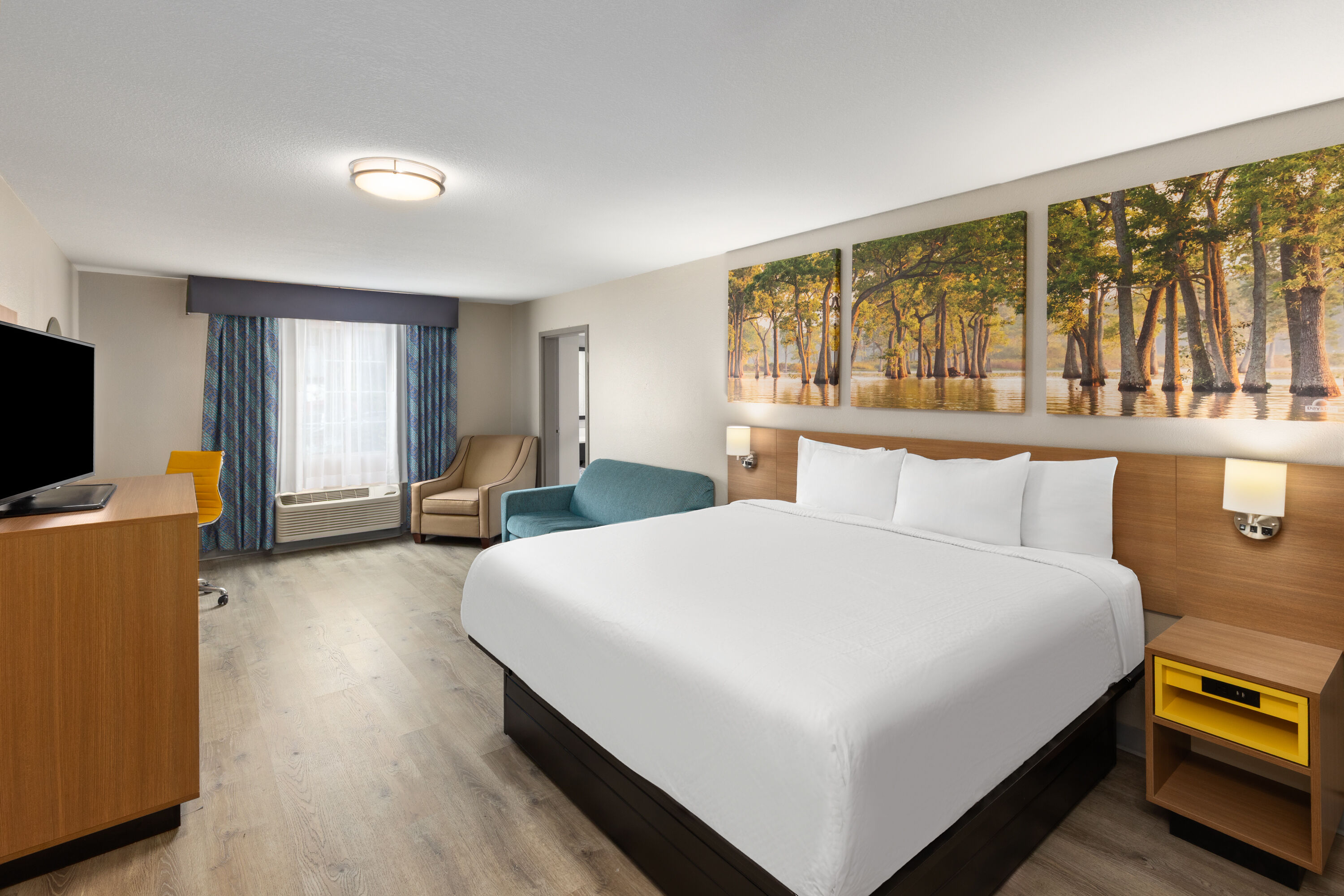 Days Inn by Wyndham Lincoln suite in Lincoln, Alabama