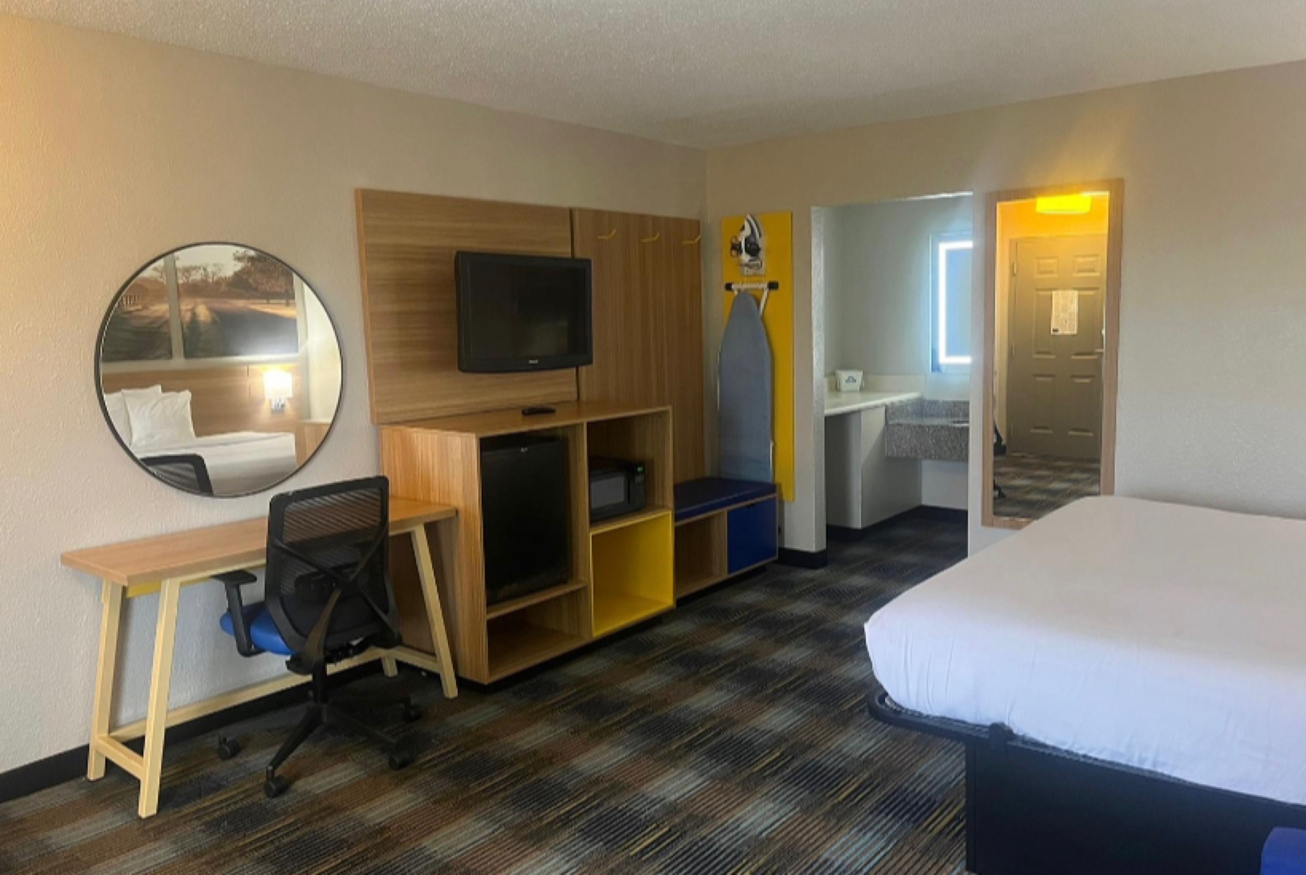 Guest room at the Days Inn & Suites by Wyndham Mobile in Mobile, Alabama