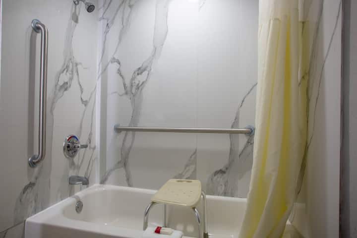 Days Inn by Wyndham Mobile I-65 | Mobile, AL Hotels