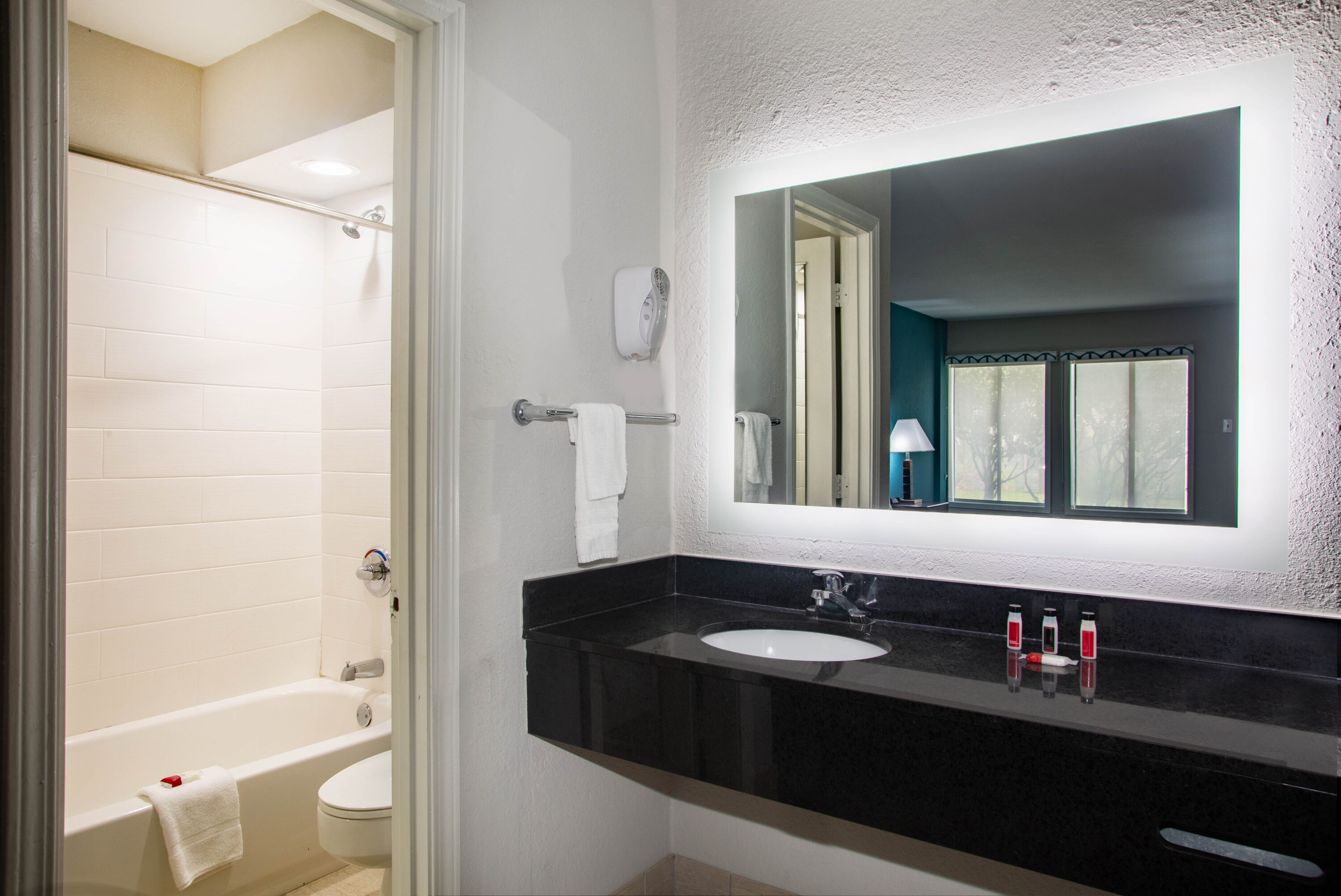 Days Inn by Wyndham Mobile I-65 | Mobile, AL Hotels
