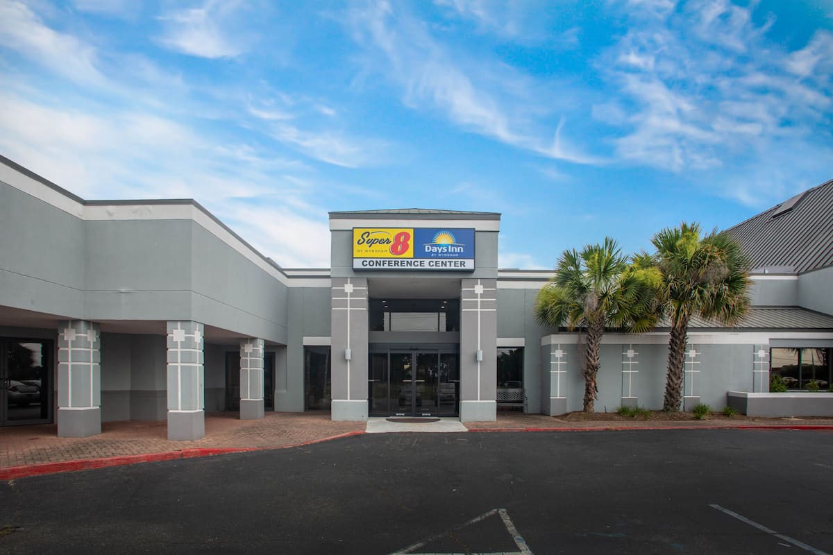 Days Inn by Wyndham Mobile I-65 | Mobile, AL Hotels