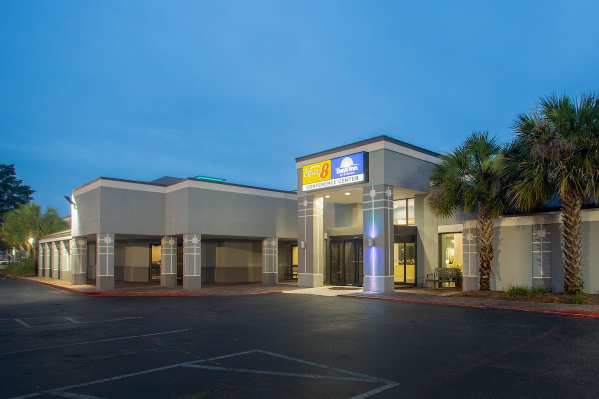 Days Inn by Wyndham Mobile I-65 | Mobile, AL Hotels