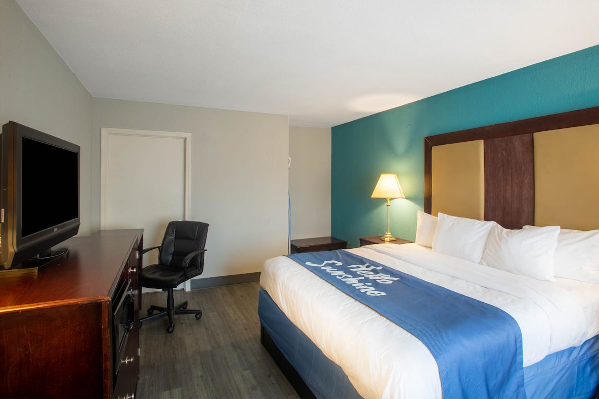 Days Inn by Wyndham Mobile I-65 | Mobile, AL Hotels