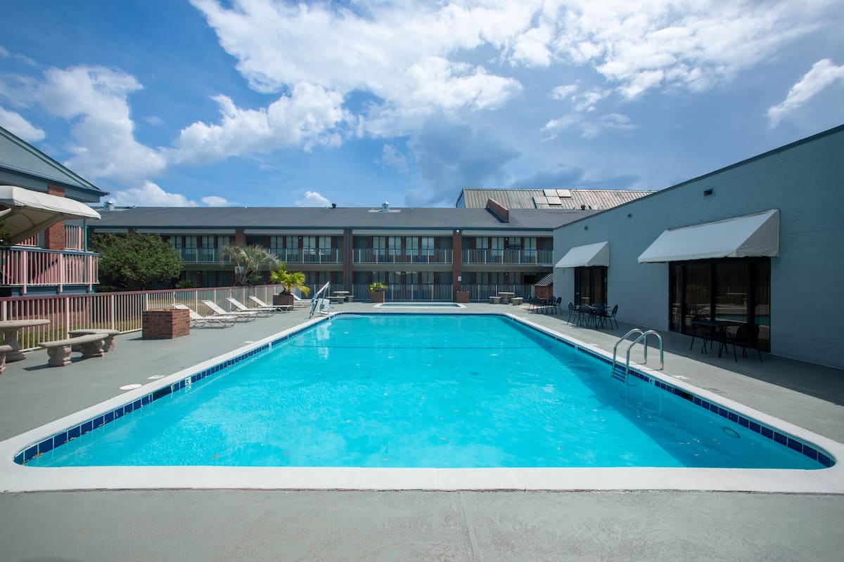 Days Inn by Wyndham Mobile I-65 | Mobile, AL Hotels