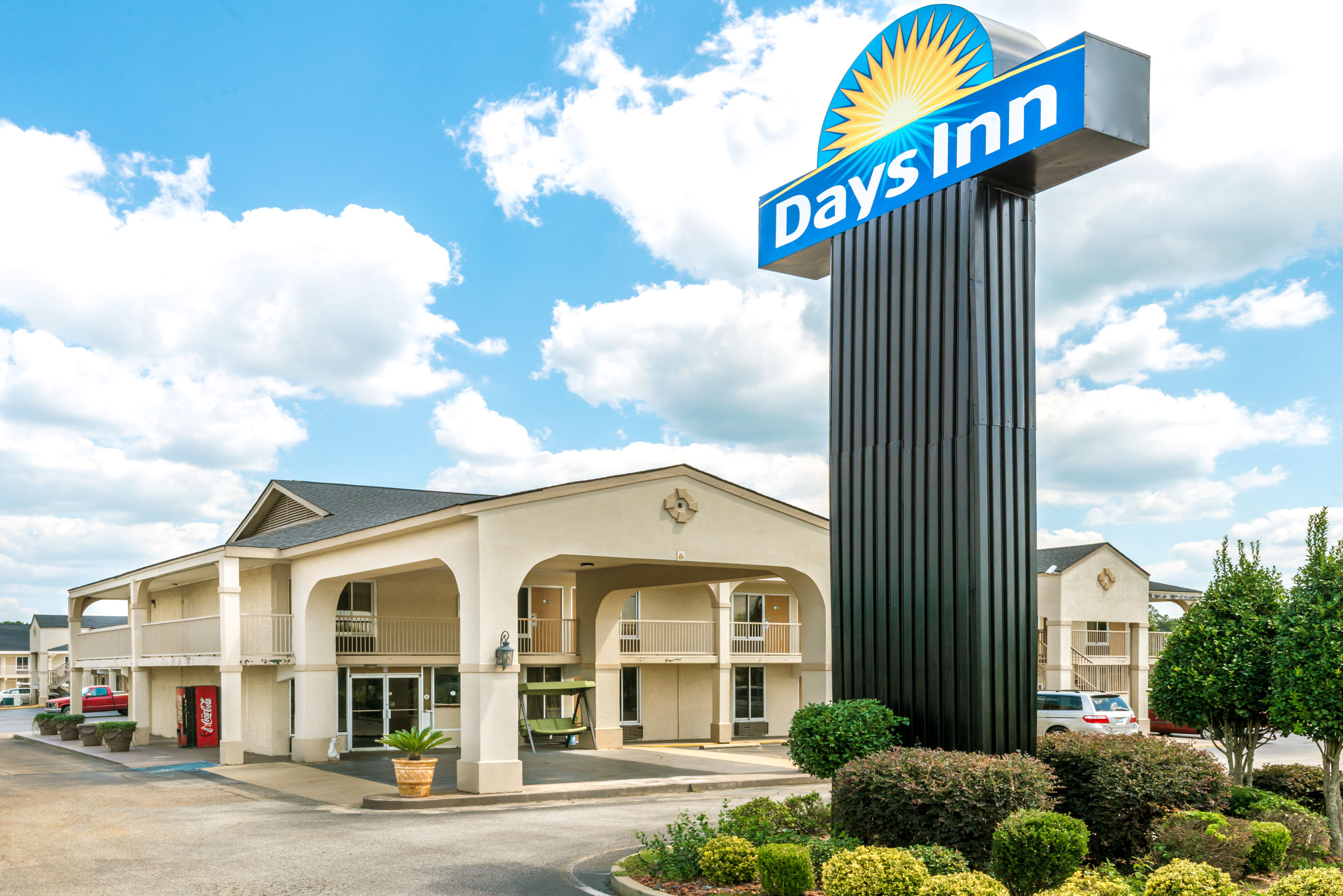 Exterior of Days Inn by Wyndham Shorter hotel in Shorter, Alabama