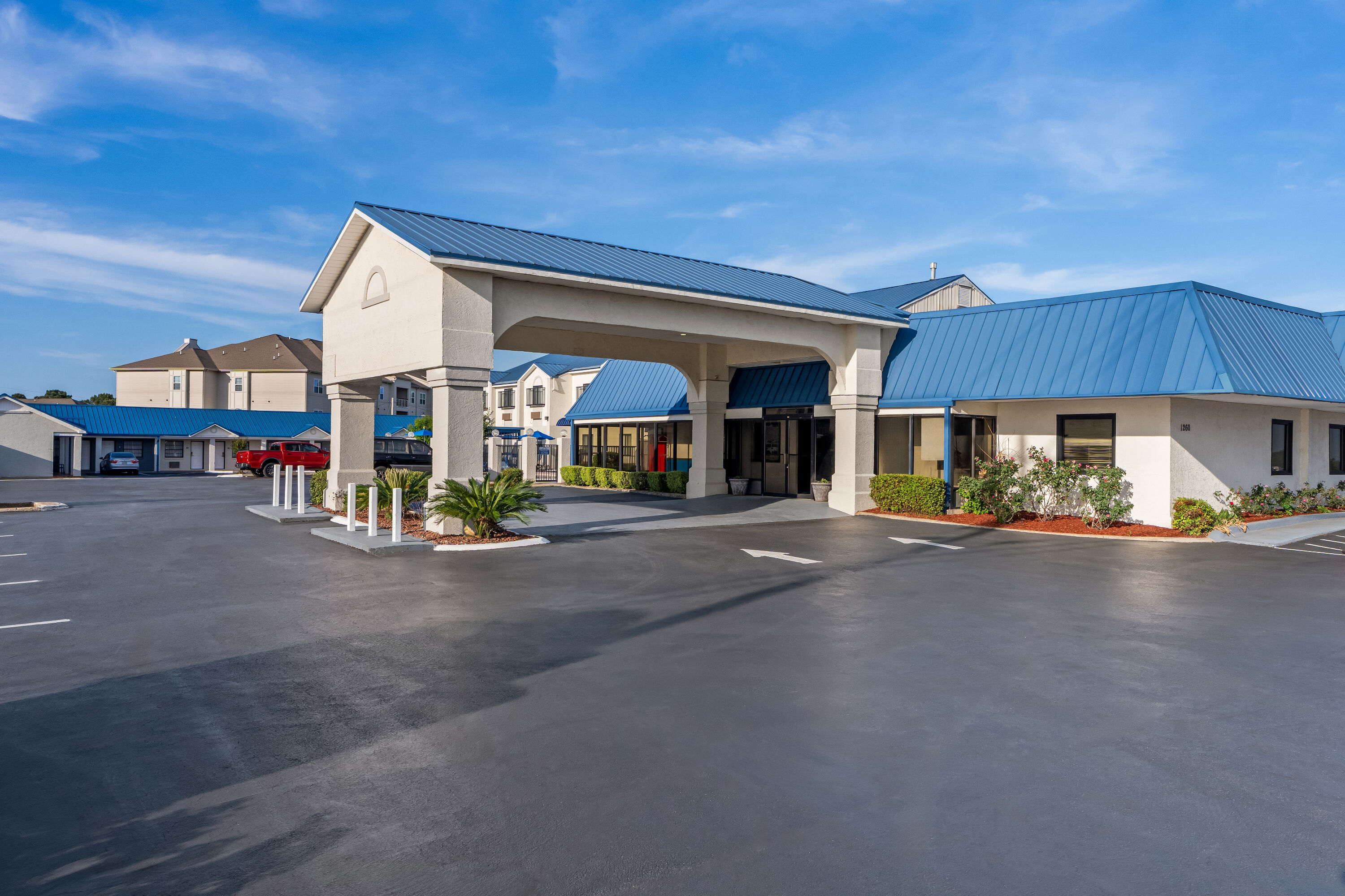 Exterior Day Image of Days Inn by Wyndham Troy hotel in Troy, Alabama