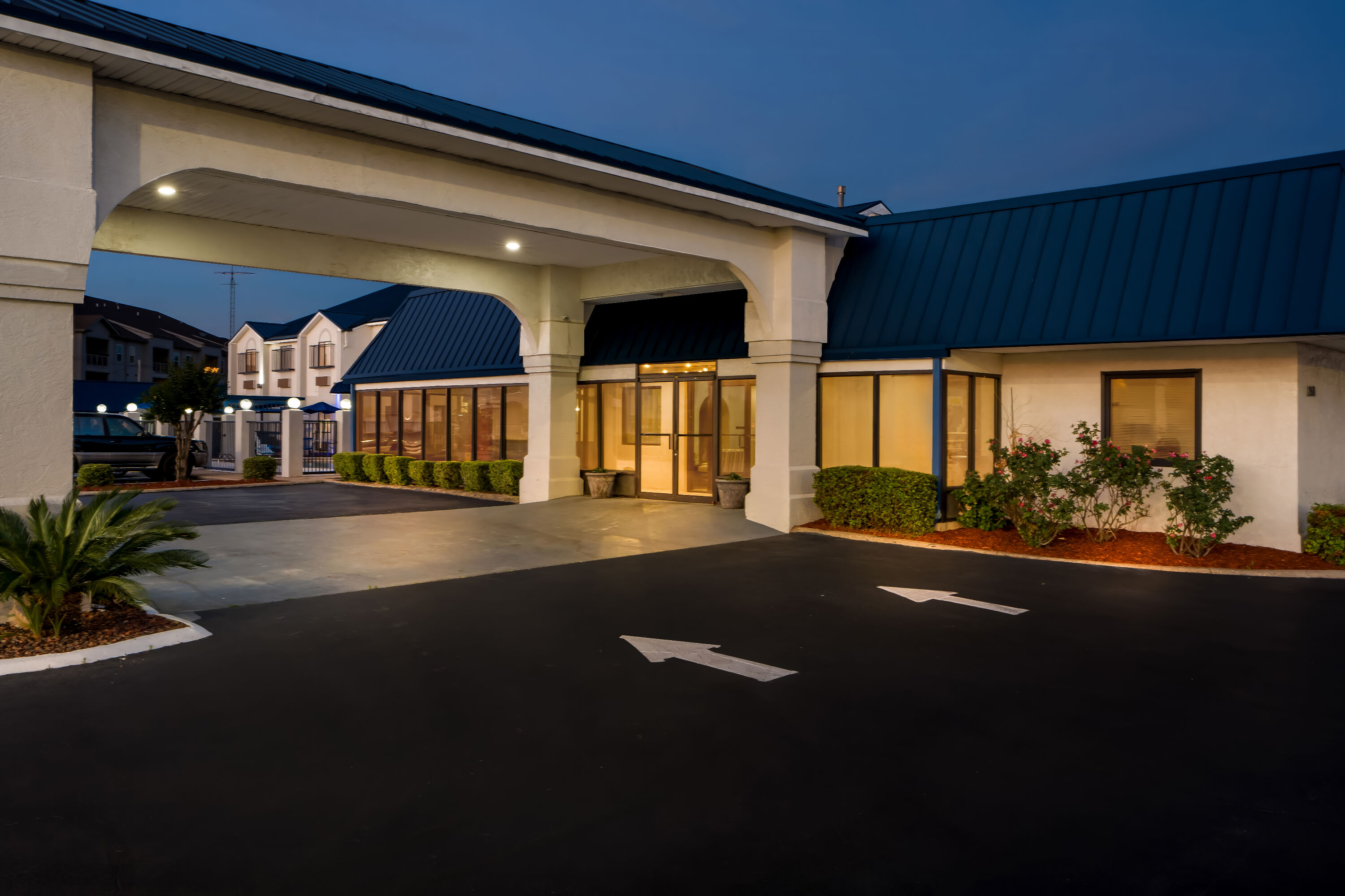 Exterior Night Image of Days Inn by Wyndham Troy hotel in Troy, Alabama