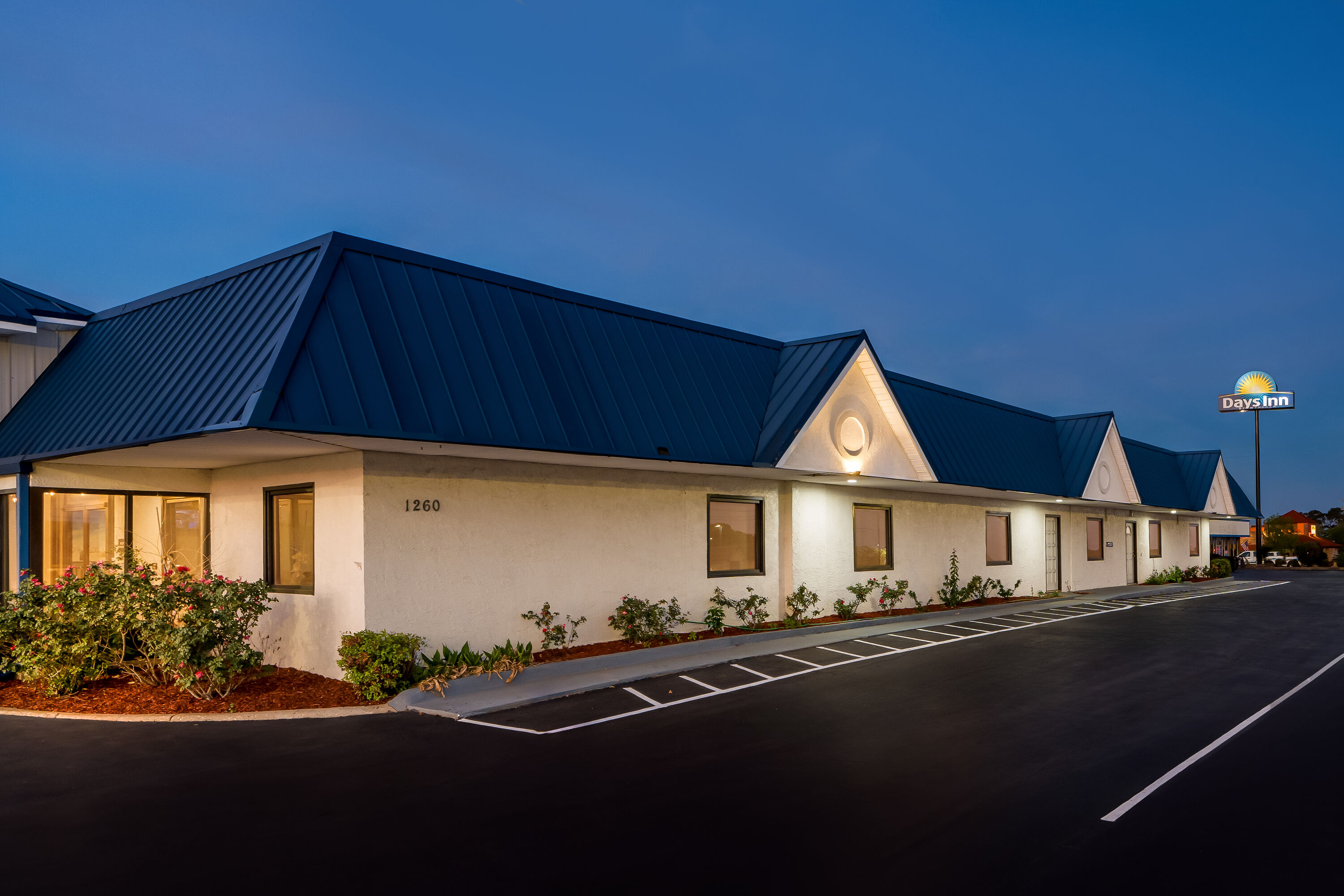 Exterior Night Image of Days Inn by Wyndham Troy hotel in Troy, Alabama