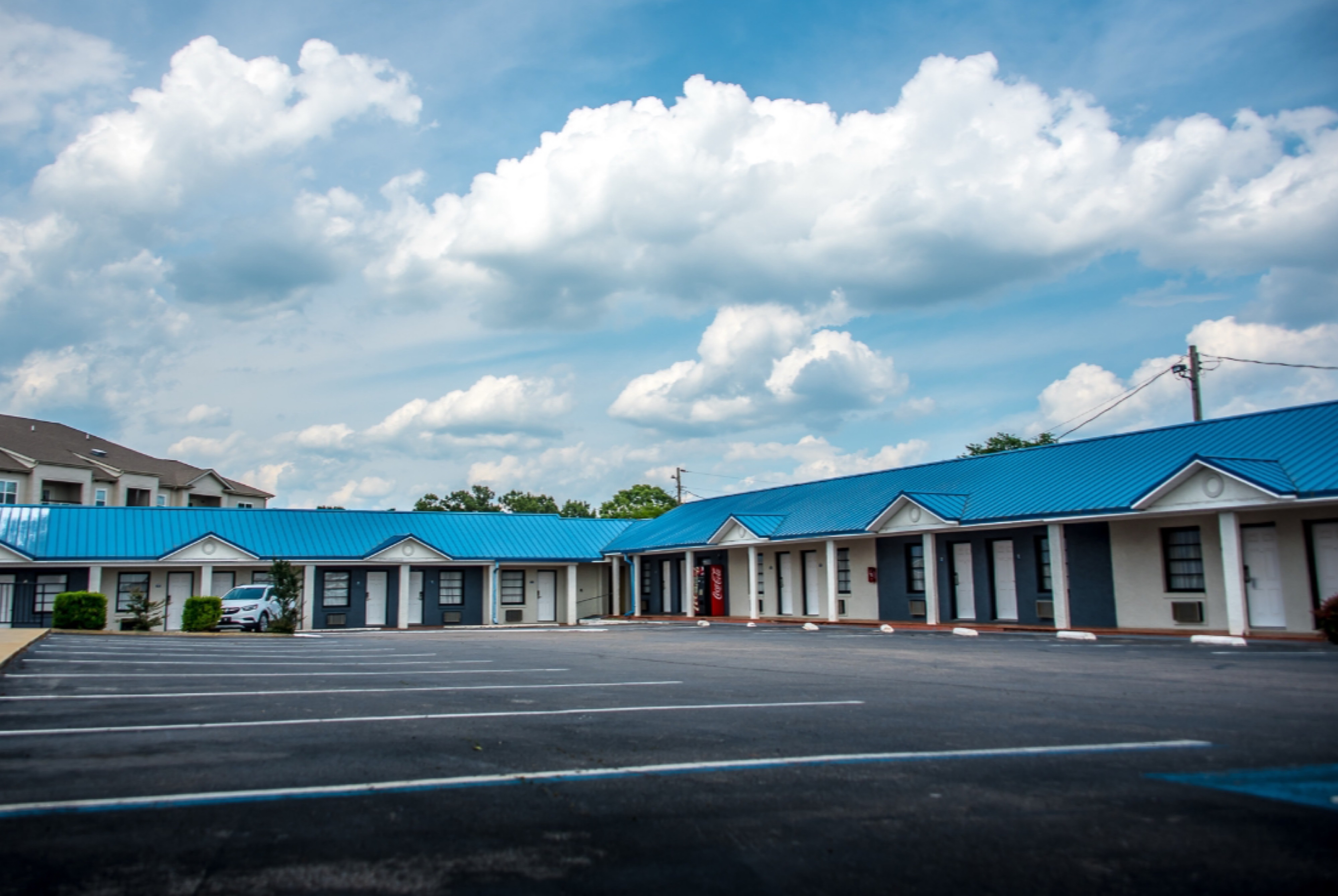 Exterior of Days Inn by Wyndham Troy hotel in Troy, Alabama