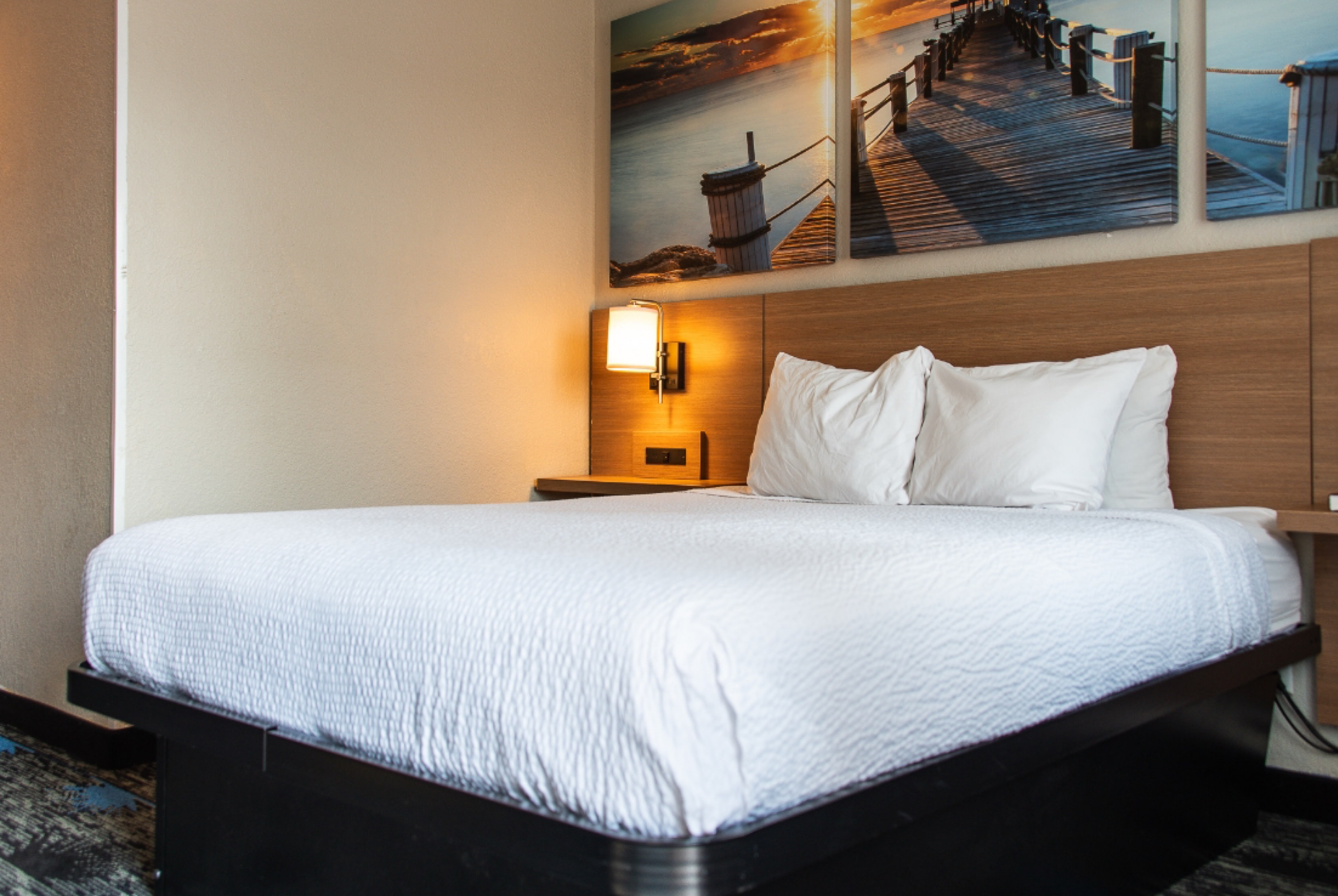 Guest room at the Days Inn by Wyndham Troy in Troy, Alabama