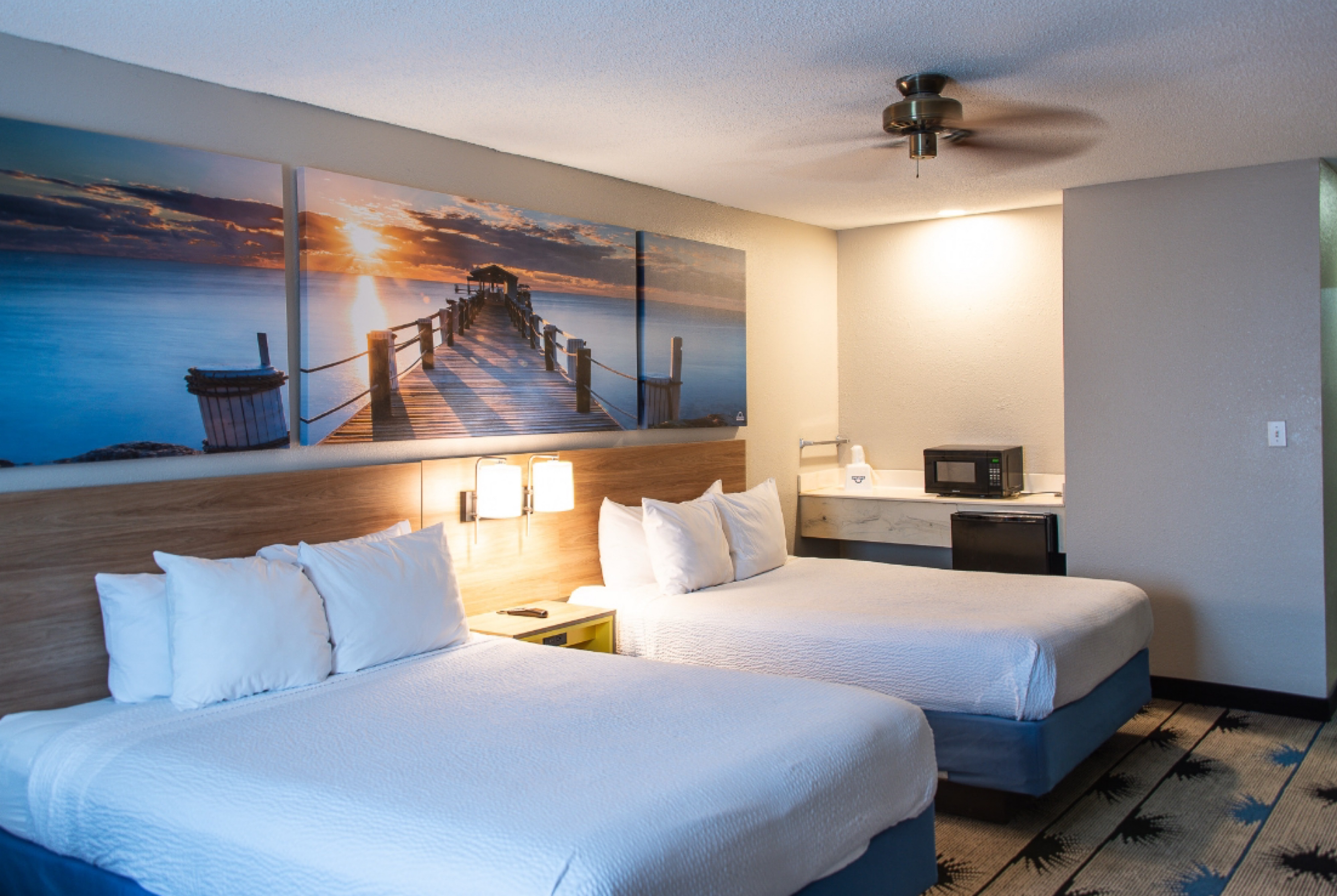 Guest room at the Days Inn by Wyndham Troy in Troy, Alabama