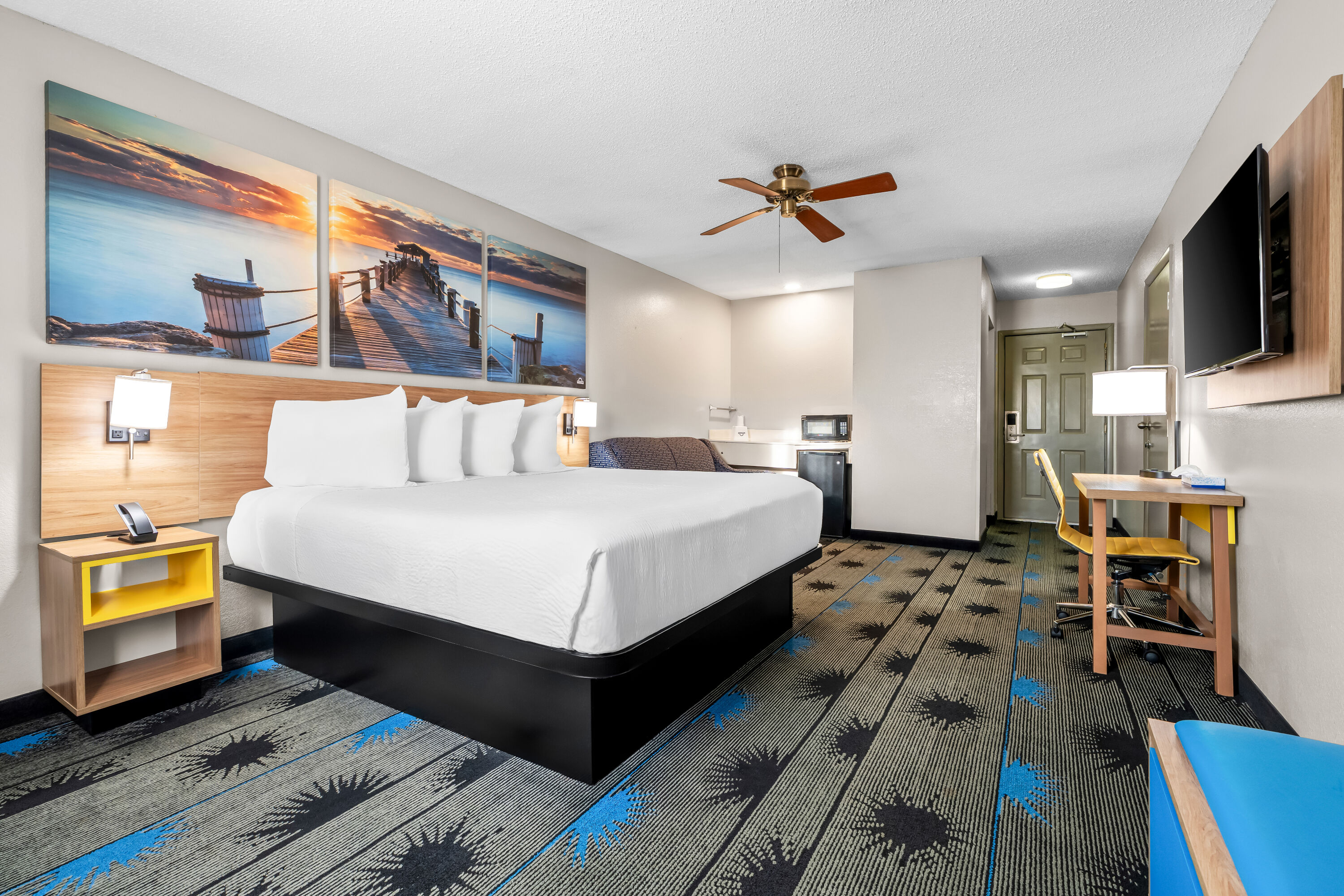 King bed guest room at the Days Inn by Wyndham Troy in Troy, Alabama