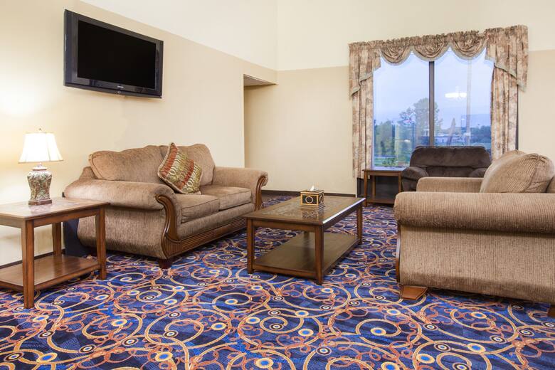 Days Inn Alma hotel lobby in Alma, Arkansas