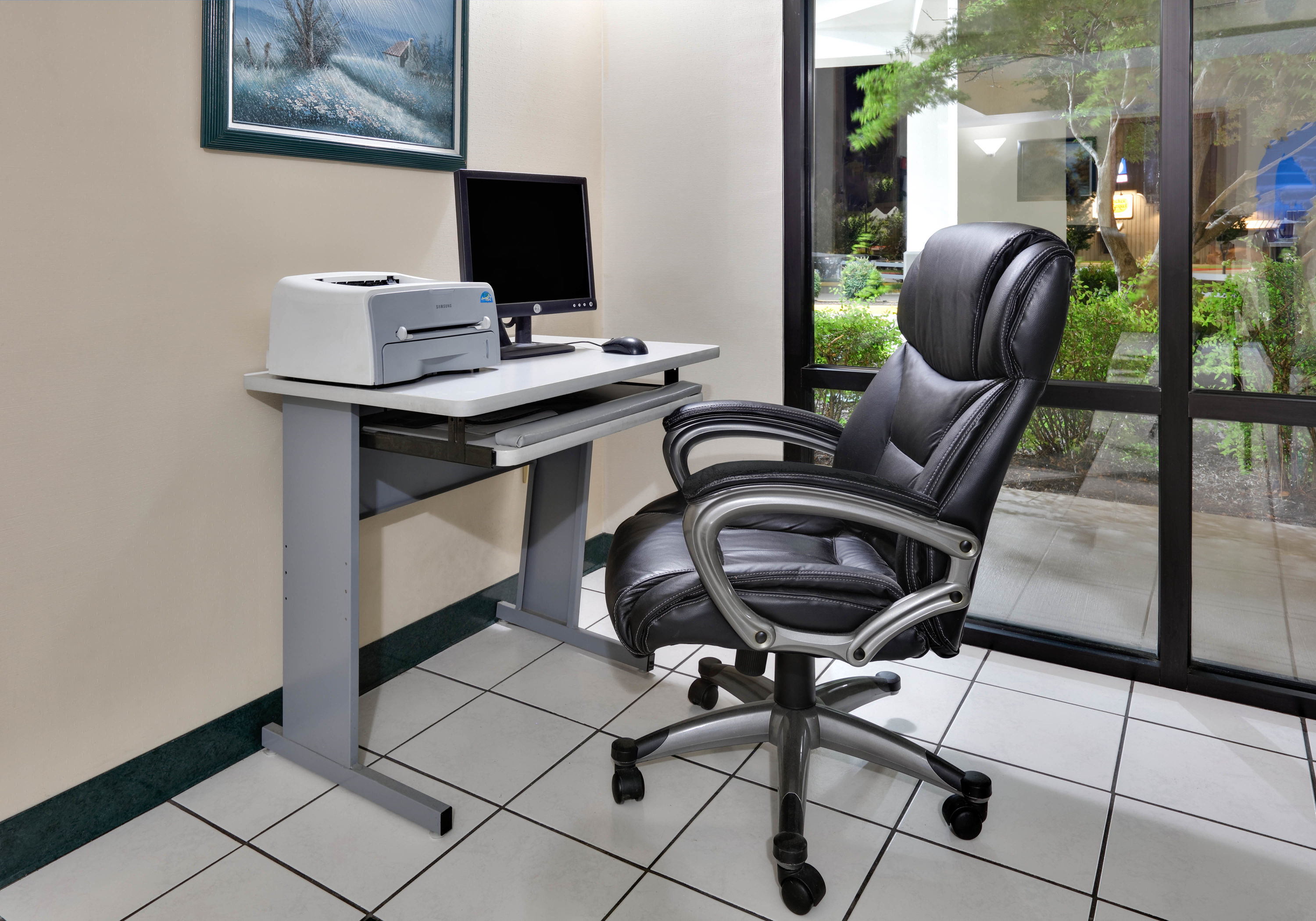 Days Inn & Suites by Wyndham Bentonville business center in Bentonville, Arkansas