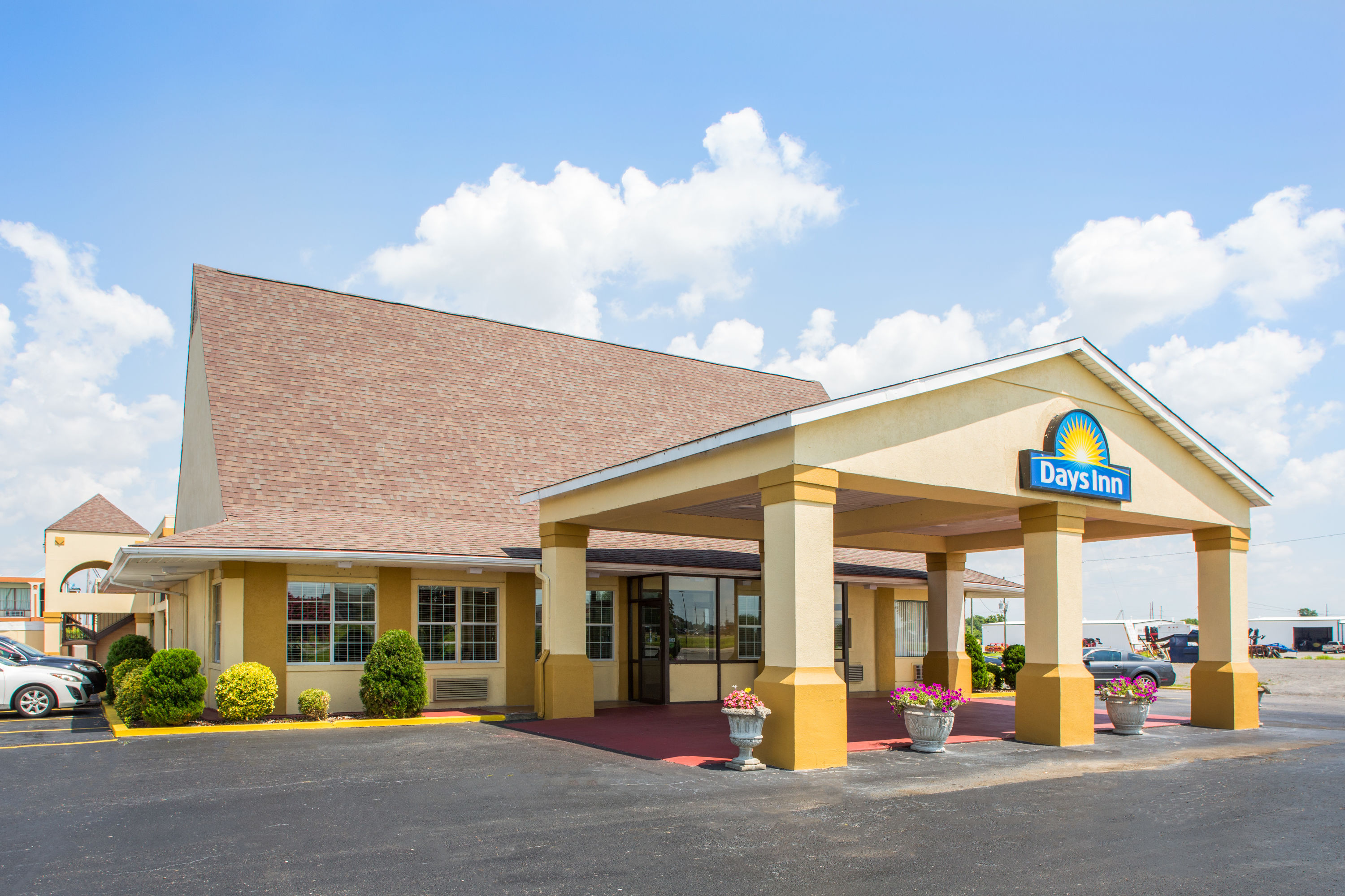 Exterior Day Image of Days Inn by Wyndham Blytheville hotel in Blytheville, Arkansas