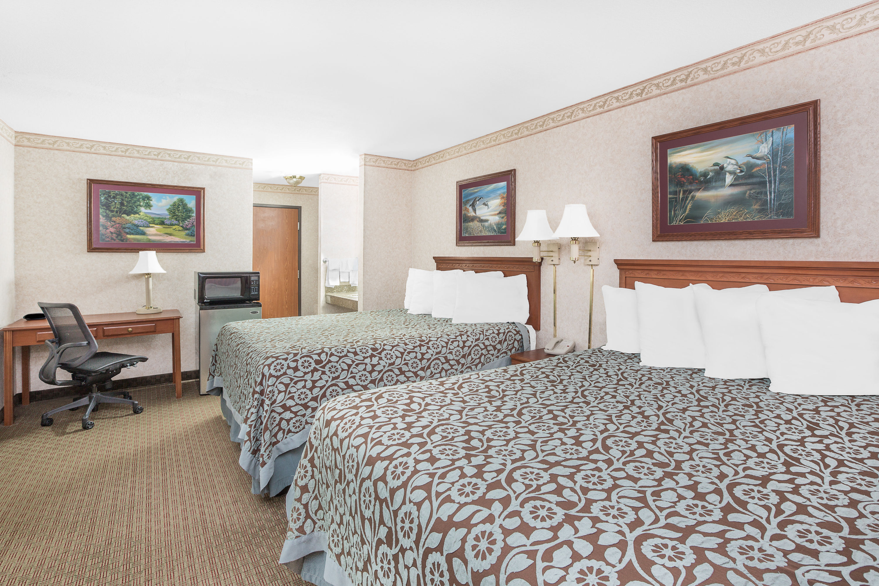 Days Inn & Suites by Wyndham Brinkley suite in Brinkley, Arkansas